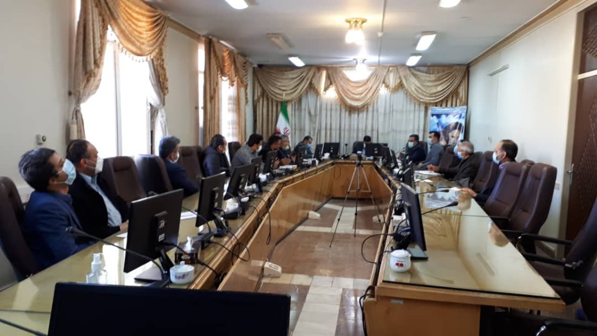 نشست بررسی مشکلات گلخانه داران شهرک گلخانه‌ای امان آباد شهرستان اراک به ریاست فرماندار شهرستان اراک برگزار شد