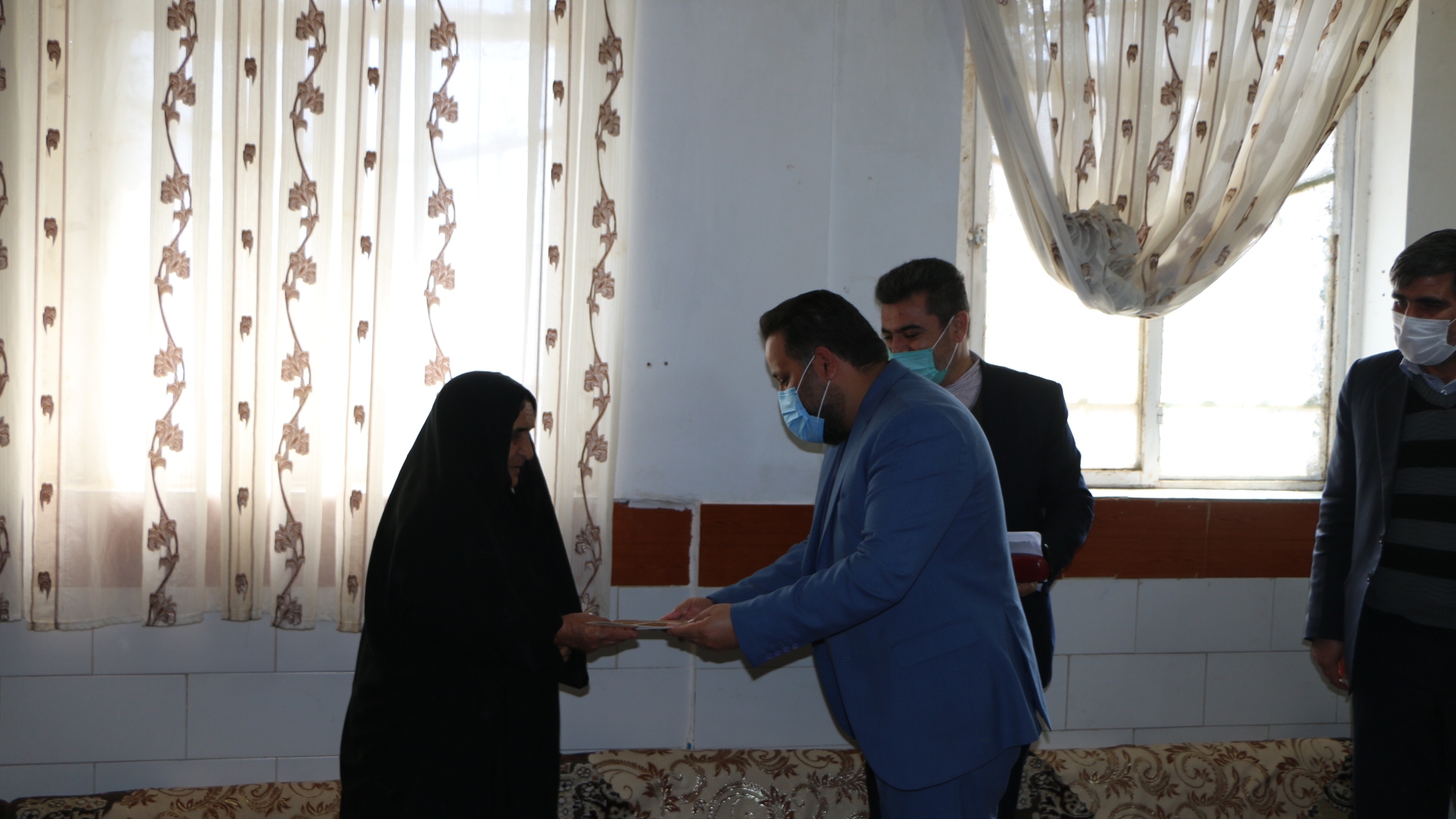 هفتمین روز از ایام الله دهه مبارک فجر‌ و در راستای اجرای برنامه های گرامیداشت ستاد شهرستان شازند