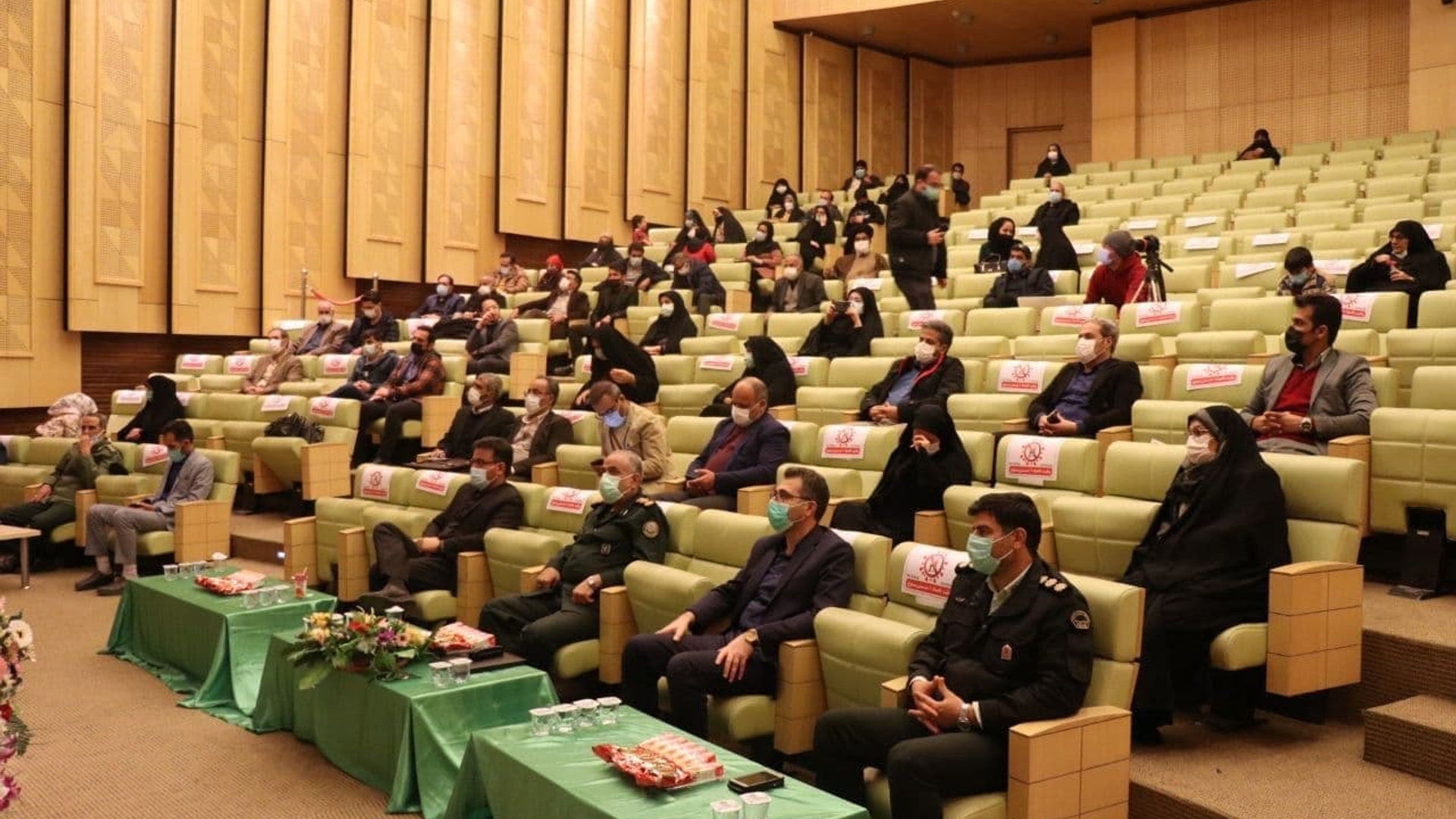 آیین ملی رو نمایی از کتاب صدای انقلاب با عنوان یاد یار و یادگار در خمین انجام شد