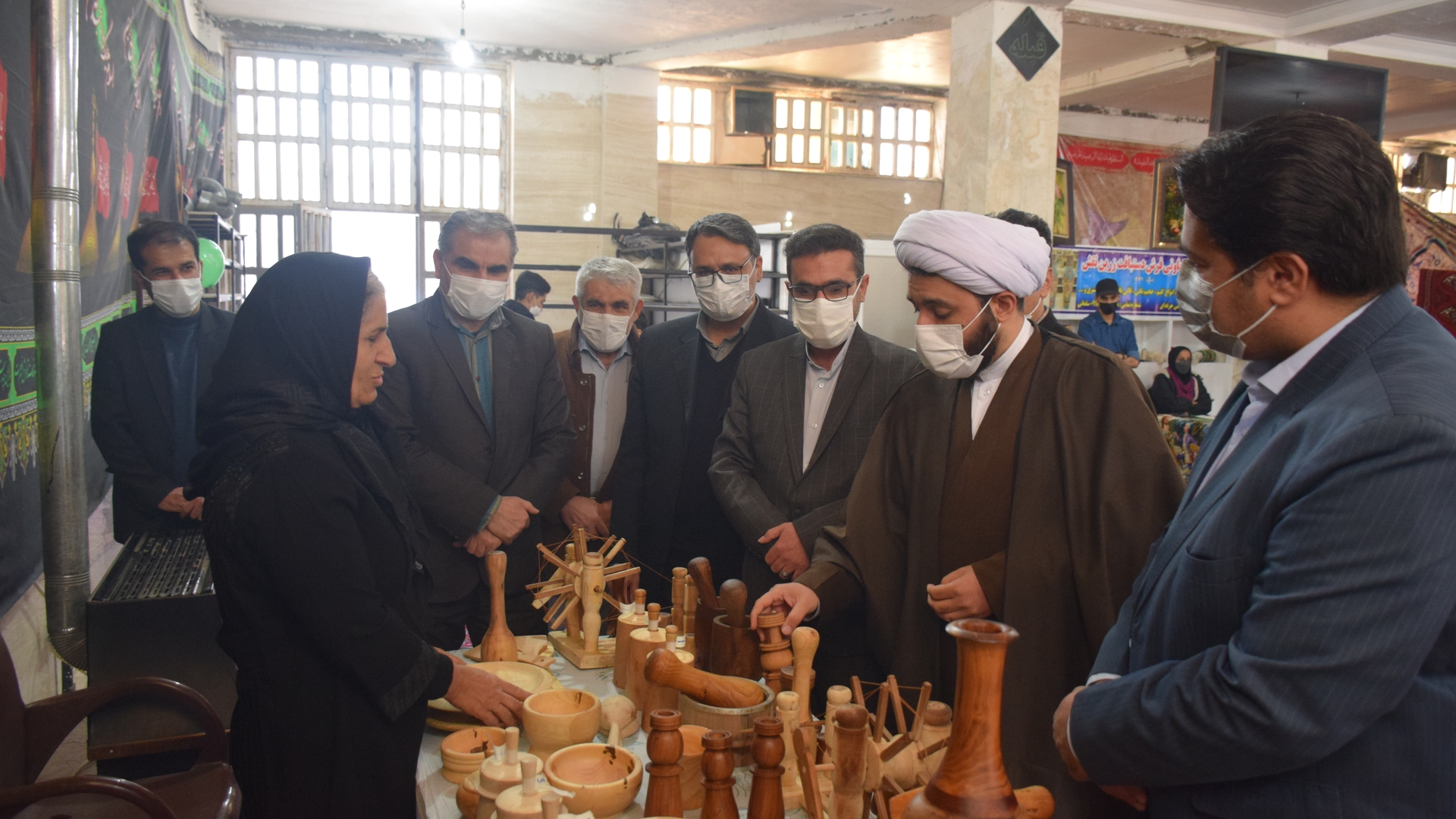 نمایشگاه توانمندیهای بانوان شهر نیم ور با حضور حجت الاسلام والمسلمین حاج رضایی امام جمعه شهر نیم ور، محمدرضا ناظری فرماندار شهرستان محلات افتتاح شد.