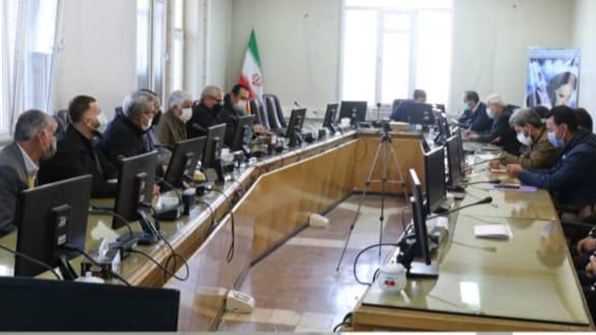 نشست صمیمی تشکل‌های مختلف تعاونی‌های روستایی شهرستان  با فرماندار و معاونین فرماندار اراک سه شنبه نوزدهم بهمن ماه در سالن جلسات فرمانداری شهرستان اراک برگزار گردید.