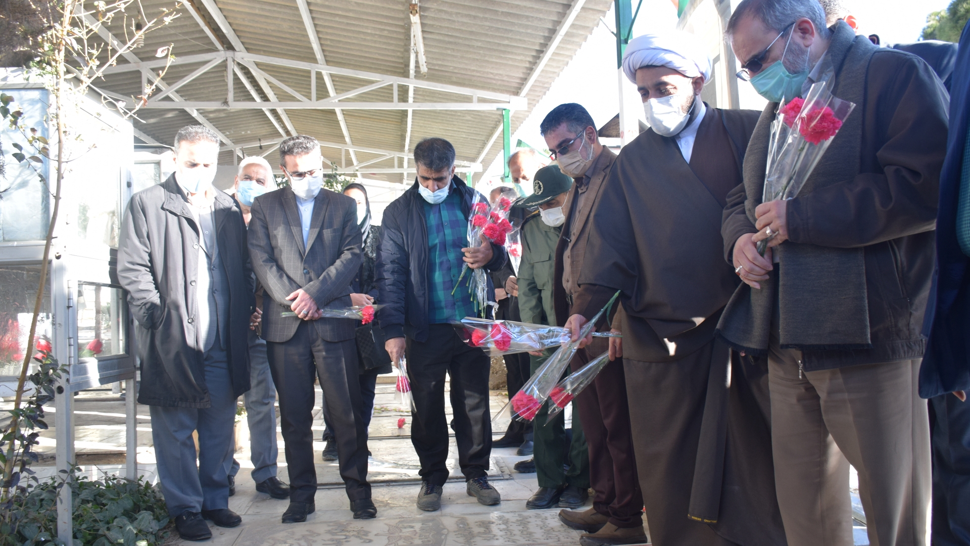 ادای احترام به مقام شامخ شهدای شهر نیم ور با حضور دکتر مخلص الائمه استاندار مرکزی