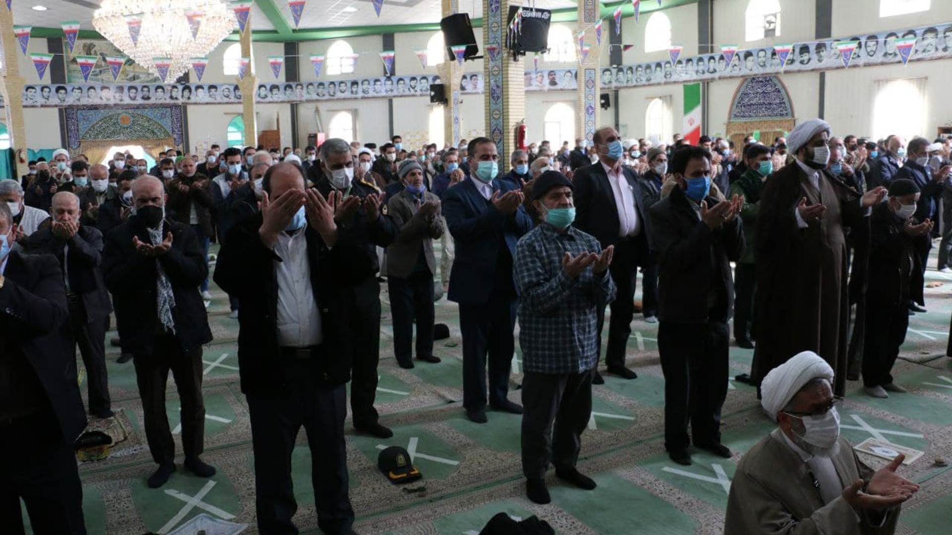 اقامه نماز دشمن شکن جمعه تفرش بعد از راهپیمایی 22 بهمن