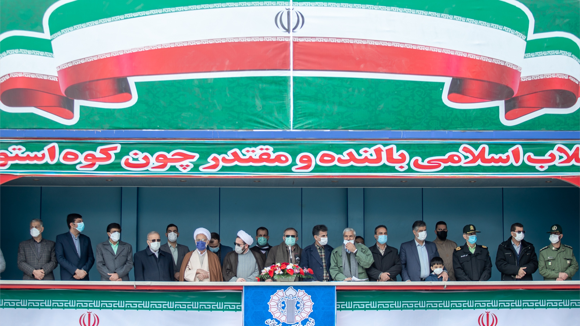 مردم و مسئولان باید در راستای تحقق اهداف عالیه انقلاب بکوشند