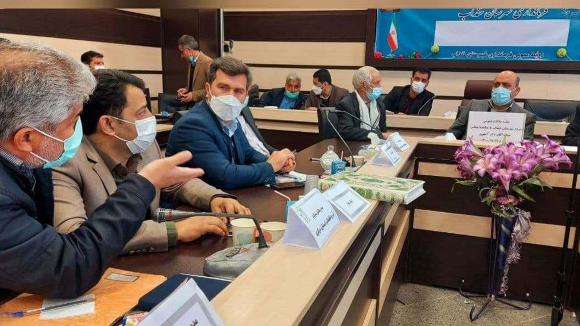 بررسی مسائل ومشکلات جمعی از اهالی شهرستان خنداب با حضور آصفری نماینده مجلس و جمعی از مدیران استانی