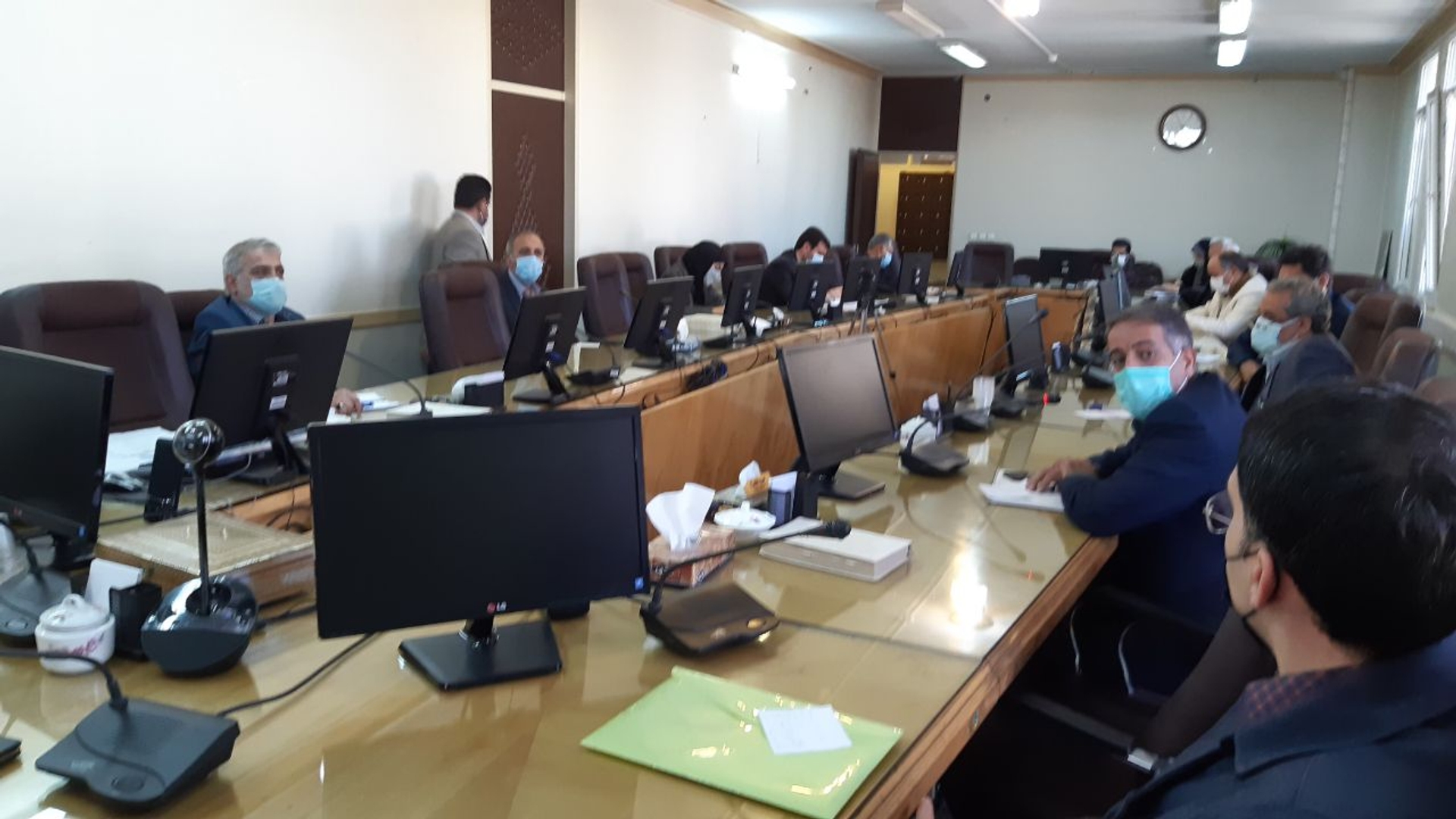 نشست کمیته بازرسی ستاد مدیریت بیماری کرونا ویروس شهرستان بادستور کار تصمیم گیری در خصوص نظارت و بازدید های مشترک رعایت پروتکل های بهداشتی به ریاست فرماندار شهرستان اراک وباحضور اعضای کمیته  ونمایندگان سازمان های مردم نهاد برگزار گردید