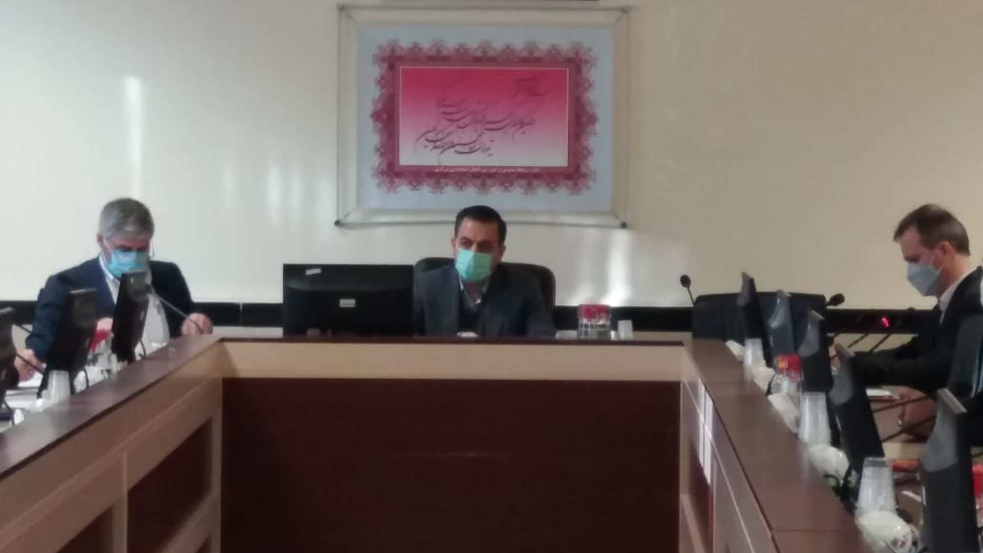 جلسه ستاد تسهيل و رفع موانع توليد استان مركزي با حضور میرزا خانی سرپرست معاونت هماهنگي امور اقتصادي استاندار ، مديران كل اقتصادي ، مسئولين مربوطه و برخي توليدكنندگان برگزار شد.