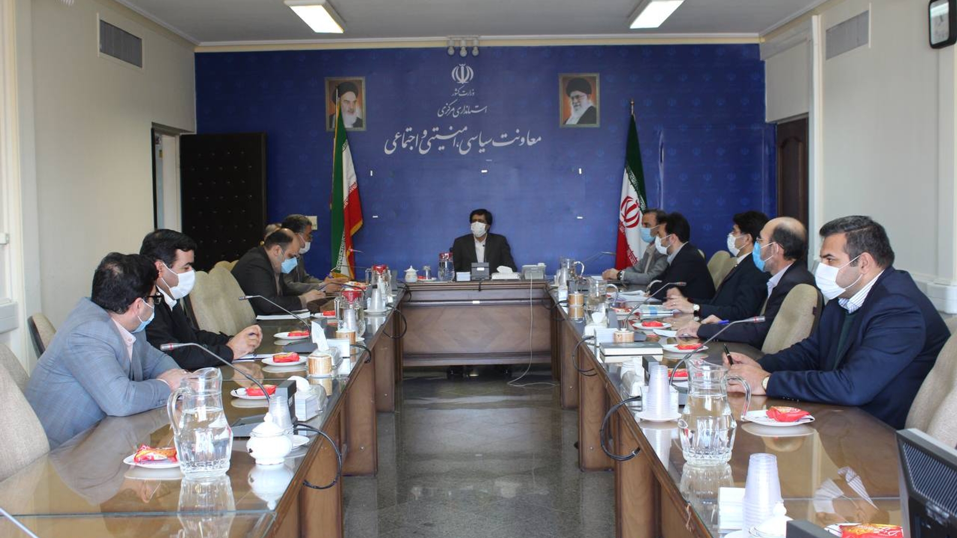 جلسه كميسيون كارگري استان مركزي به رياست معاون سياسي ، امنيتي و اجتماعي استاندار با حضور مديران و مسئولين مربوطه برگزار 
شد.
در اين جلسه مسائل و مشكلات برخي واحدهاي توليدي استان بررسي شد.