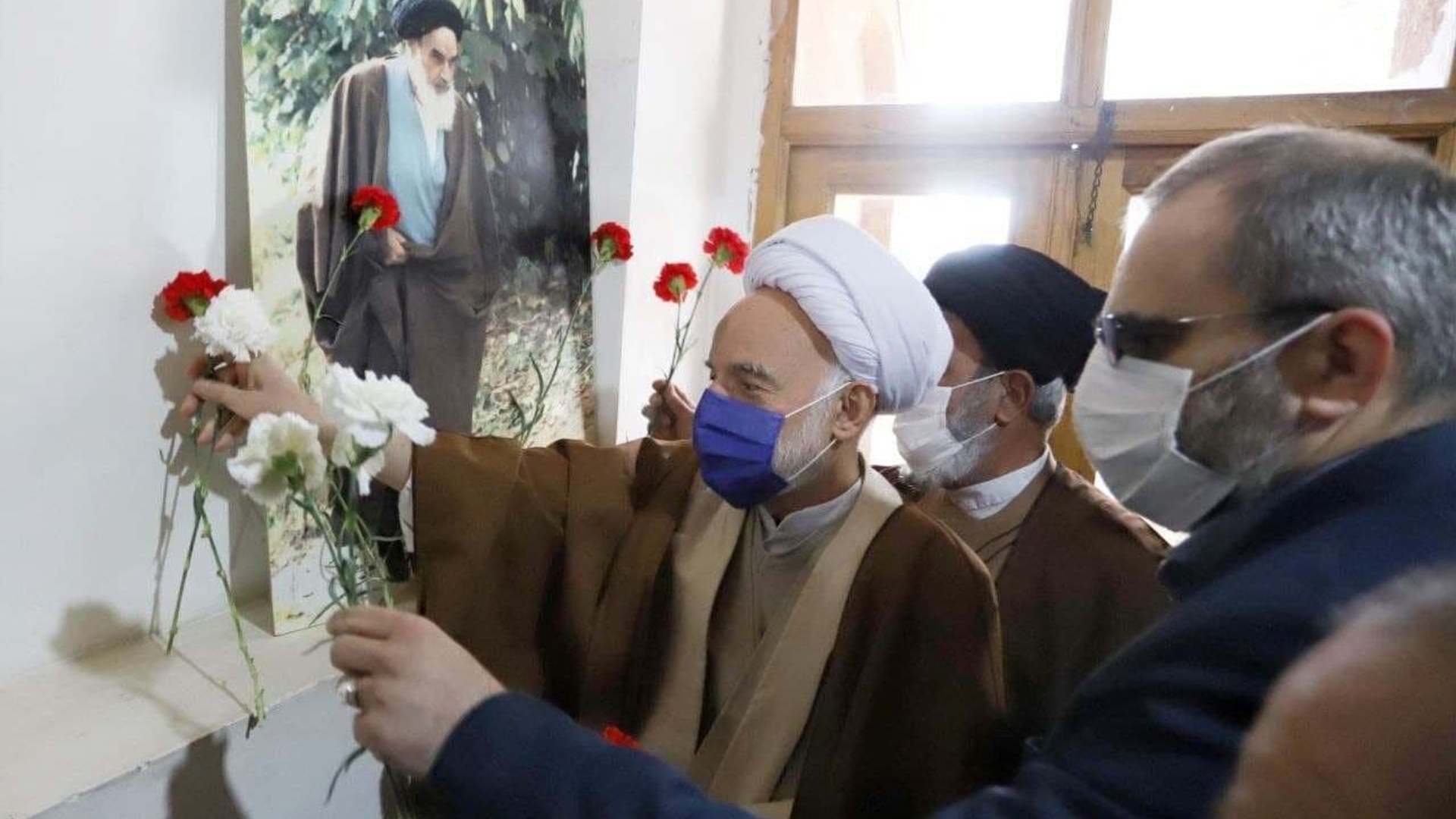 بیت تاریخی امام خمینی (ره) در خمین گلباران شد.