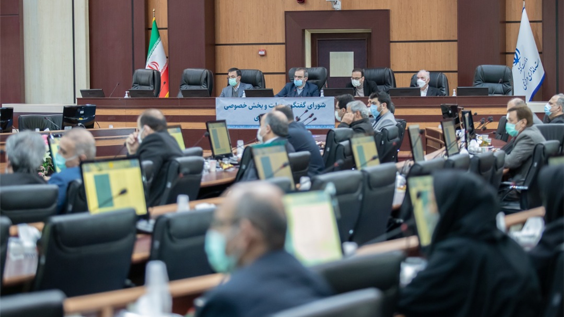 شصت و یکمین جلسه شورای گفتگوی دولت و بخش خصوصی استان مرکزی به ریاست دکتر مخلص‌الائمه استاندار مرکزی و با حضور سرپرست معاونت هماهنگی امور اقتصادی استاندار، مدیران و اعضای مربوطه  برگزار شد.