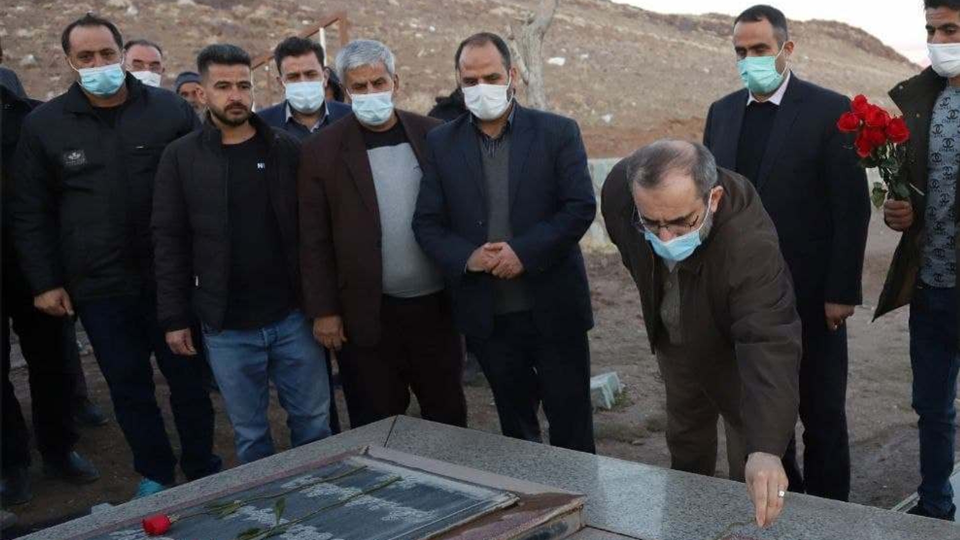 حضور مسئولین استان در گلزار مطهر شهدا در روستای بهارستان شهرستان آشتیان