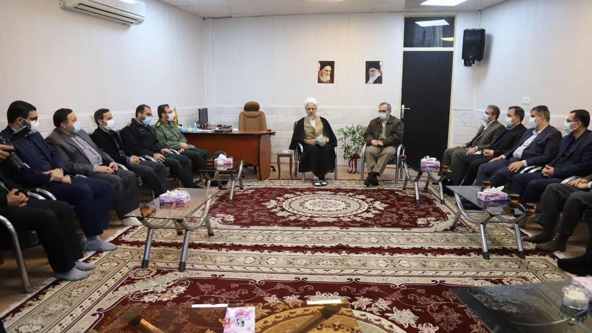 دیدار مسئولین استان با امام جمعه ساوه