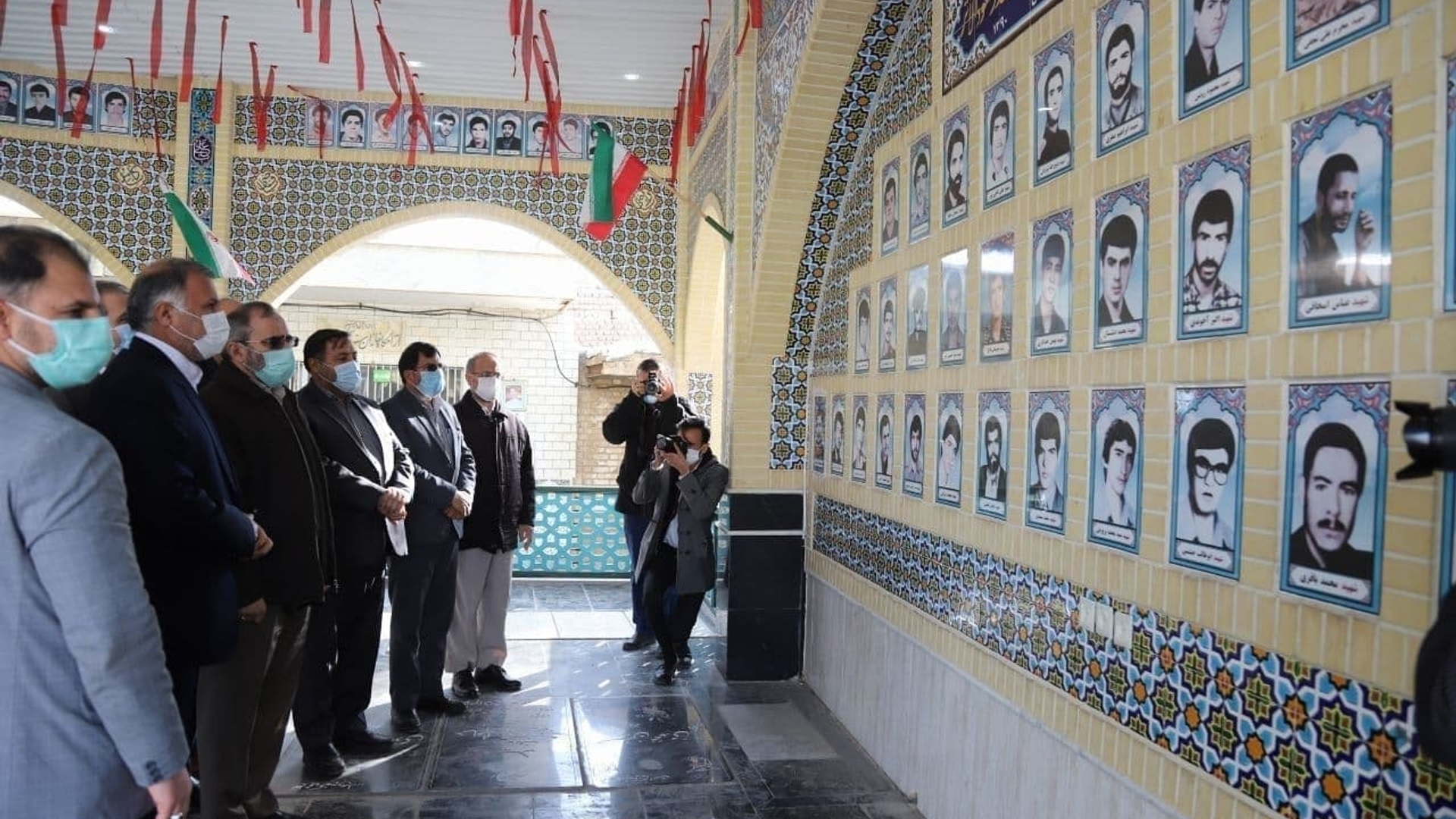 ادای احترام مسئولین استان بر مزار مطهر شهدا در بقعه متبركه امامزاده سيّد علی اصغر (ع) شهرستان ساوه