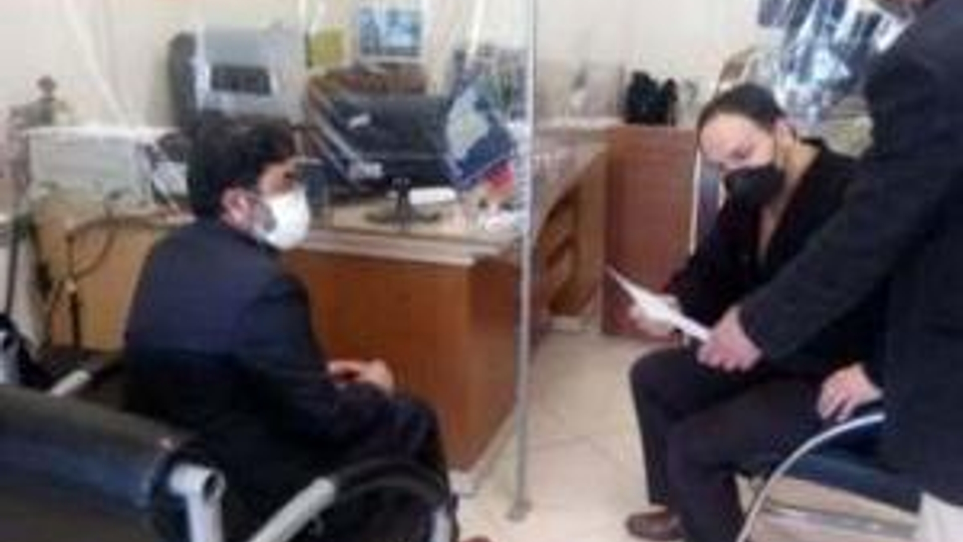 بازدید سرزده گازری سرپرست فرمانداری شهرستان خنداب از بانکها