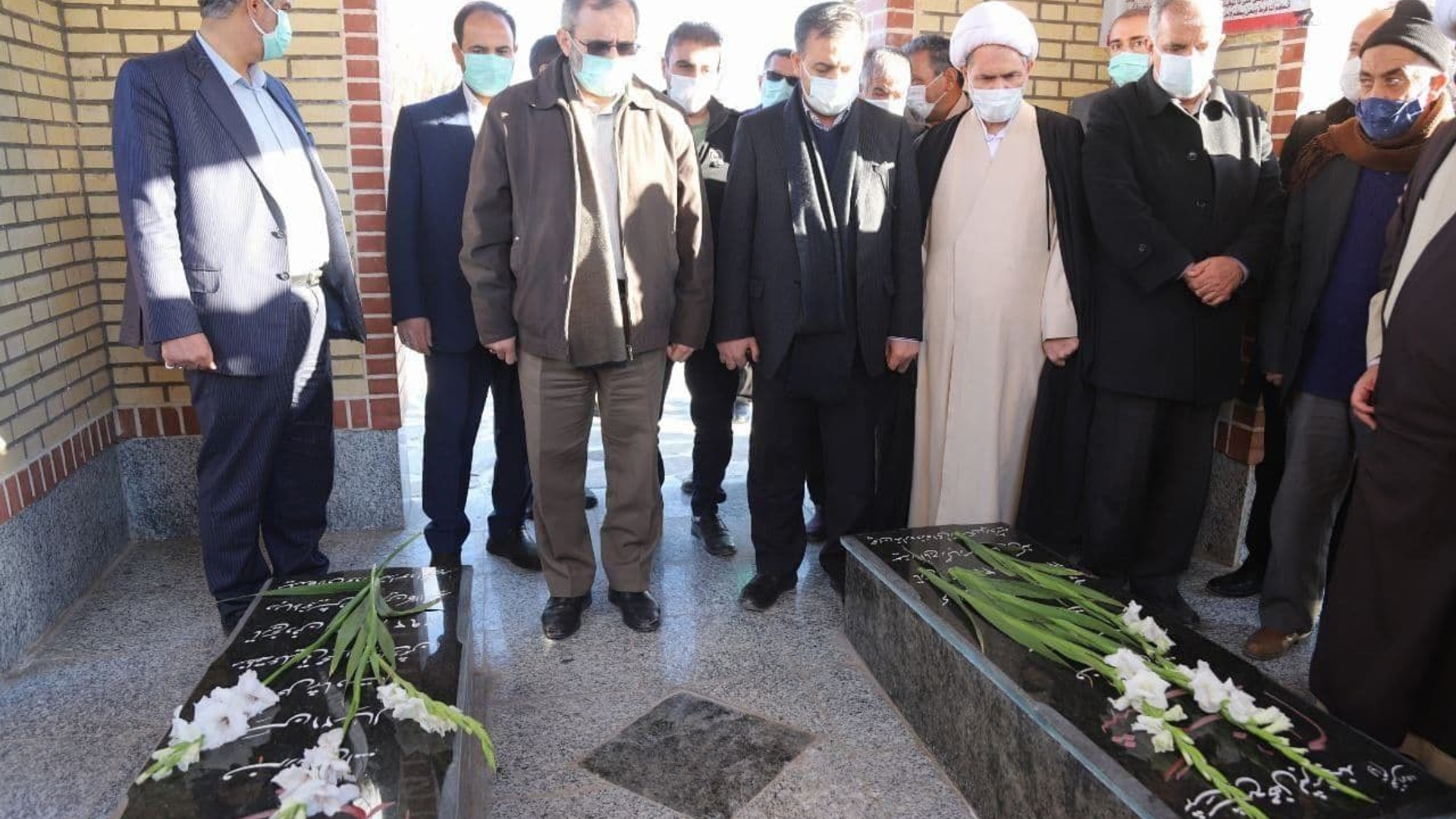 ادای احترام به مقام شامخ شهدا در گلزار مطهر شهدا در پرندک