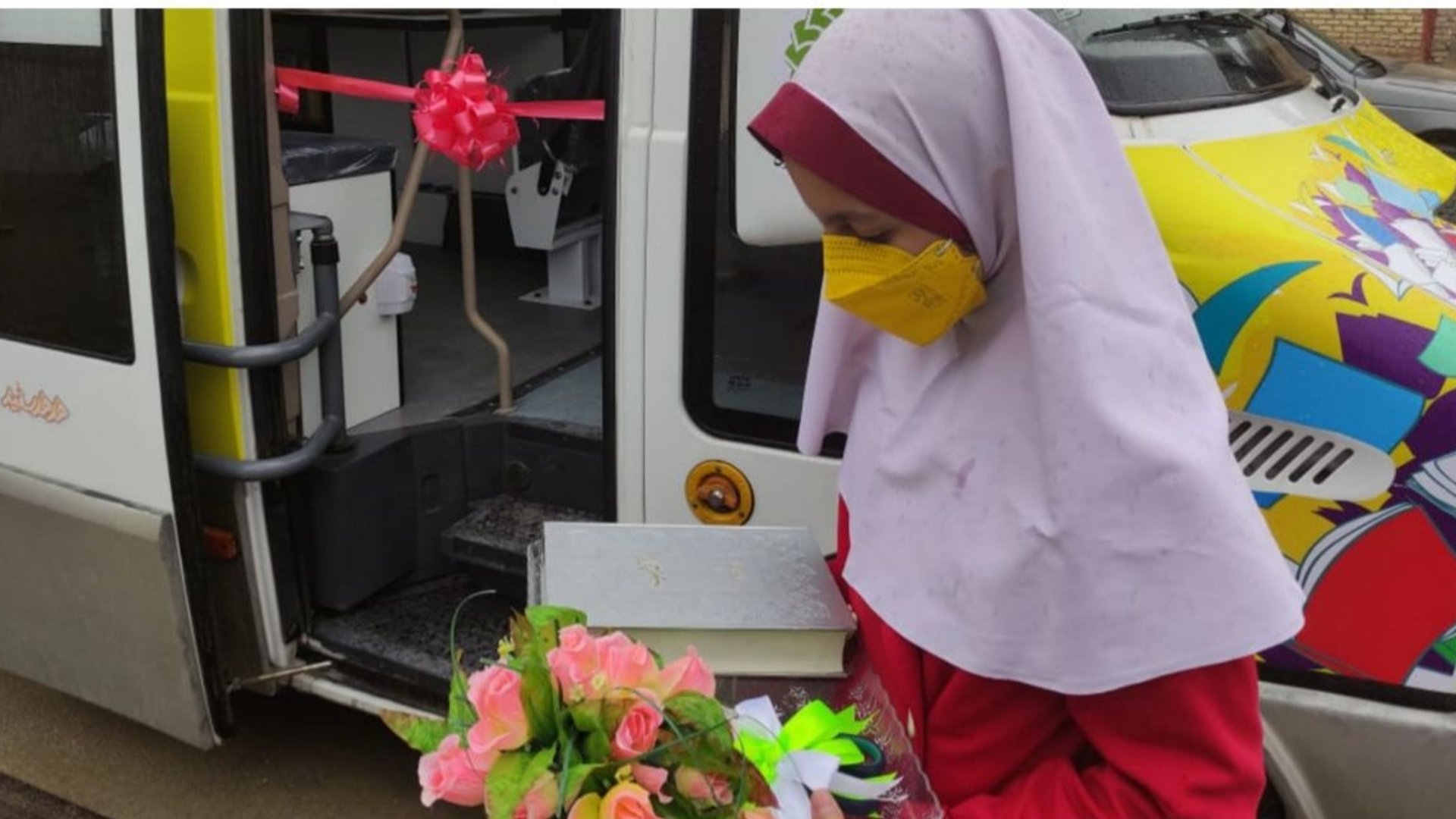 افتتاح اولین کتابخانه سیار پرتو دانایی در روستای گاوخانه با مساعدت نهاد کتابخانه های استان بخشداری مرکزی،دهیار روستای گاوخانه اراک