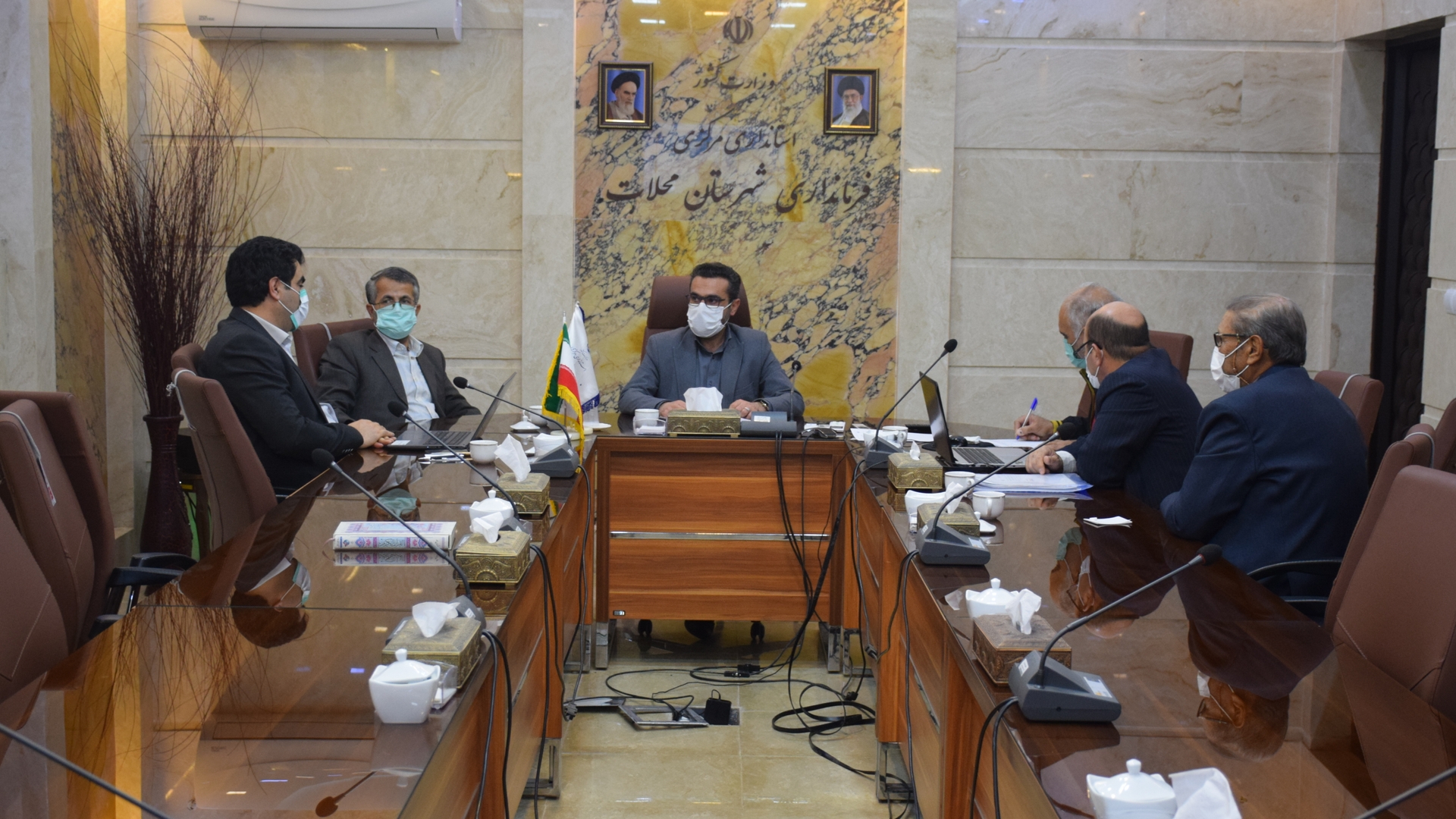 جلسه کمیته تطبیق مصوبات شوراهای اسلامی شهرهای محلات و نیم ور با قوانین و مقررات موضوعه مورخ ۰۷-۱۲-۱۴۰۰ به ریاست محمدرضا ناظری فرماندار شهرستان محلات برگزار گردید.