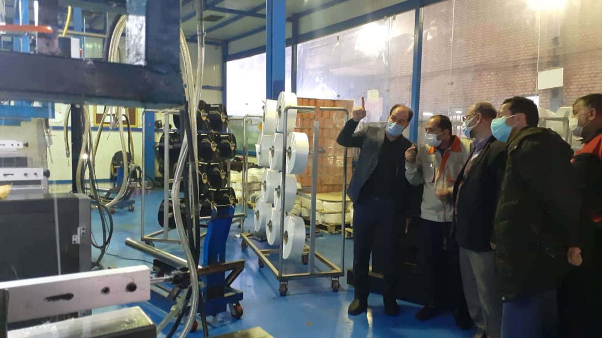 بازدید فرماندار از یک واحد نساجی شهرستان دلیجان