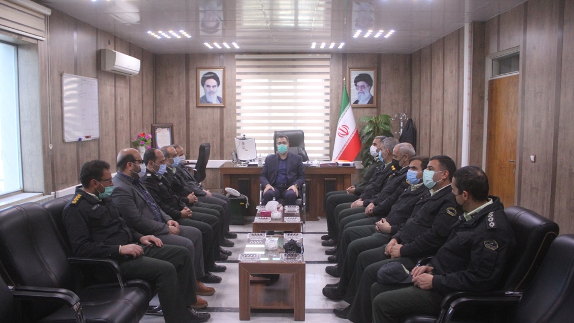 دیدار فرمانده و پرسنل نیروی انتظامی شهرستان با فرماندار خمین