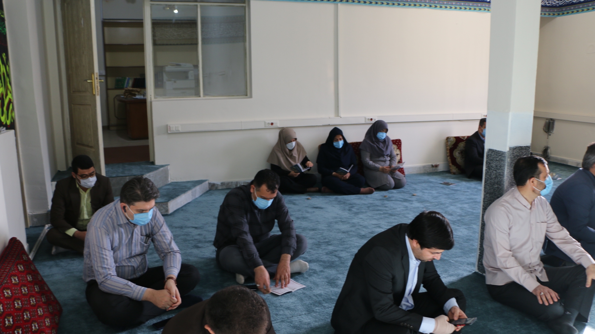 برگزاری مراسم زیارت عاشورا و روضه خوانی به مناسبت شهادت امام موسی بن جعفر (ع).