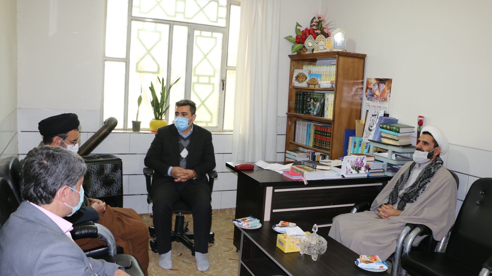 برگزاری جلسه بررسی مشکل پروژه ساخت حوزه علمیه شهرستان با حضور فرماندار شهرستان شازند