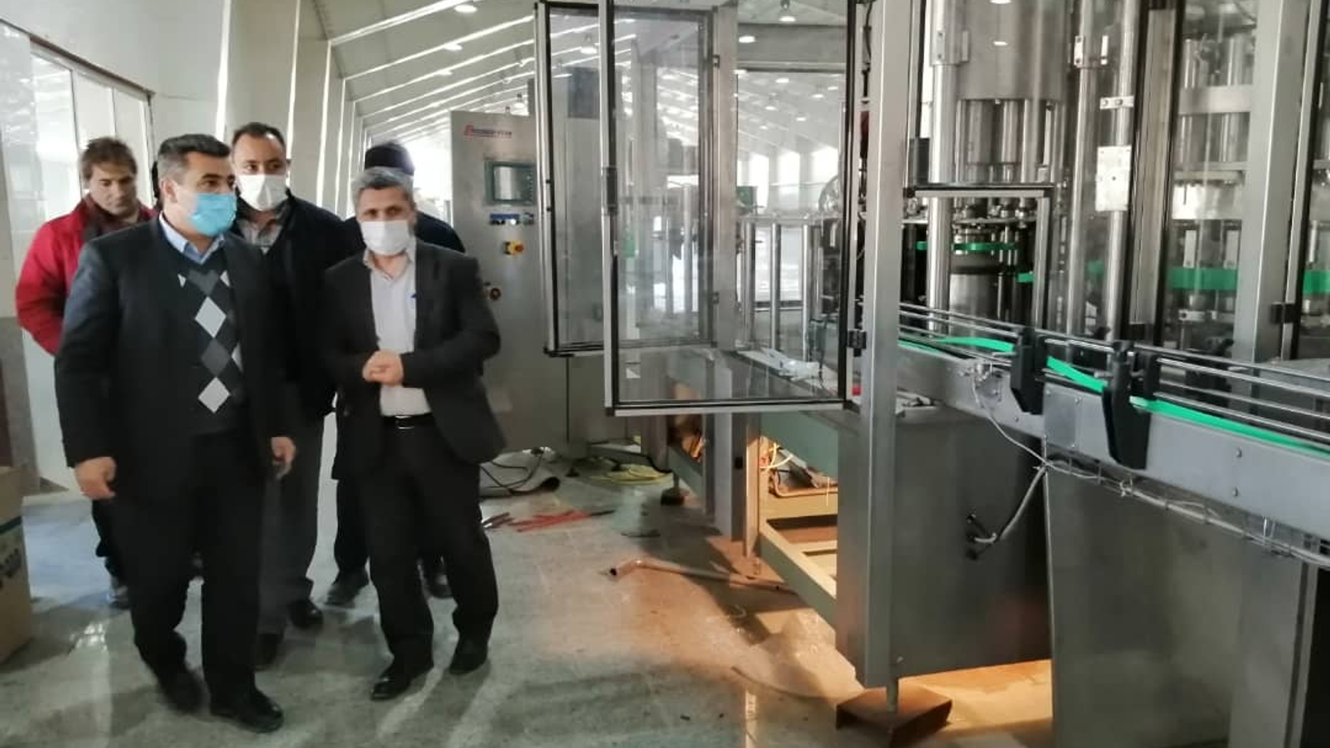 بازدید  فرماندار شهرستان شازند از شرکت بهنوش در شهرک صنعتی آستانه