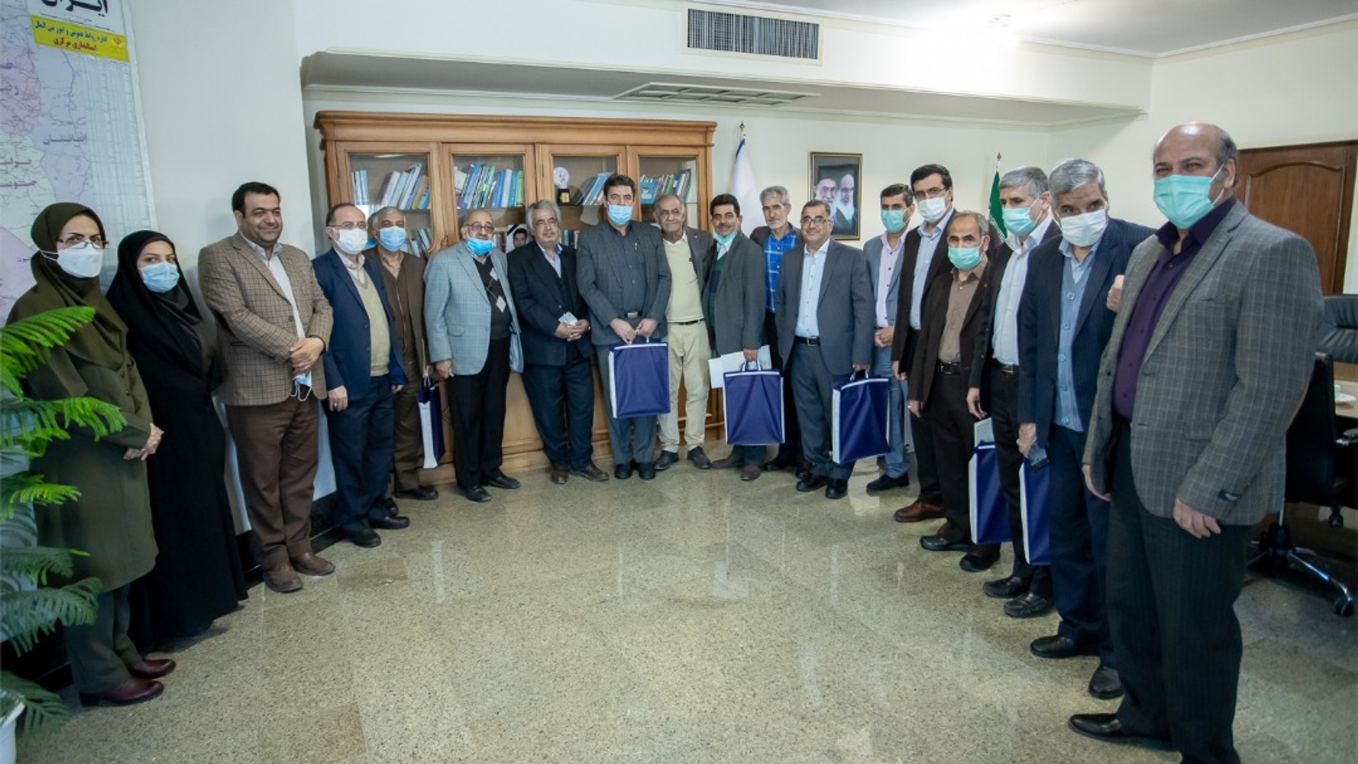 آل یاسین معاون توسعه مدیریت و منابع در مراسم تکریم بازنشستگان  استانداری مرکزی: تکریم و تجلیل از بازنشستگان و پیشکسوتان وظیفه همگانی است.