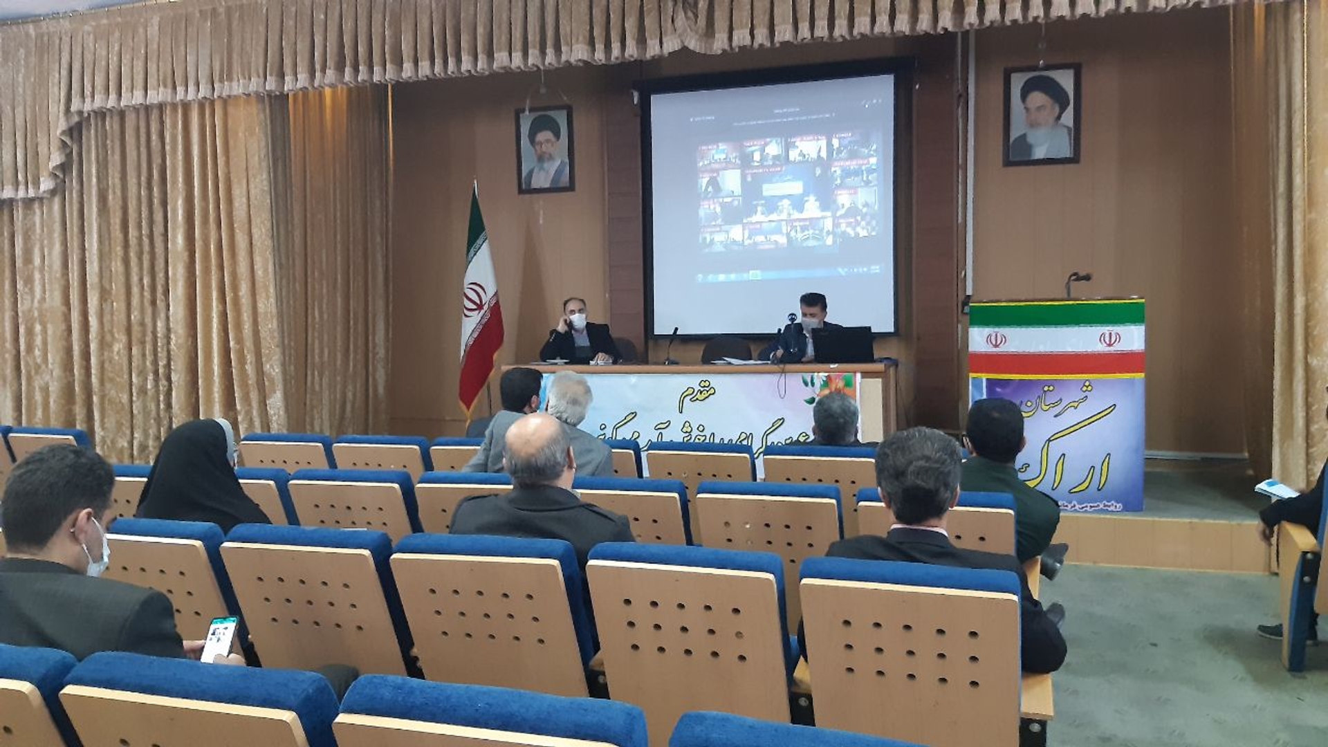 شنبه ۱۴ اسفند ماه ۱۴۰۰ ستاد مديريت بيماري كرونا در استان مركزي به رياست دکتر مخلص الائمه استاندار مرکزی، با حضور مديران كل و مسئولين عضو و از طريق ارتباط ويدئو كنفرانس با حضور فرمانداران و برخي مديران برگزار شد.