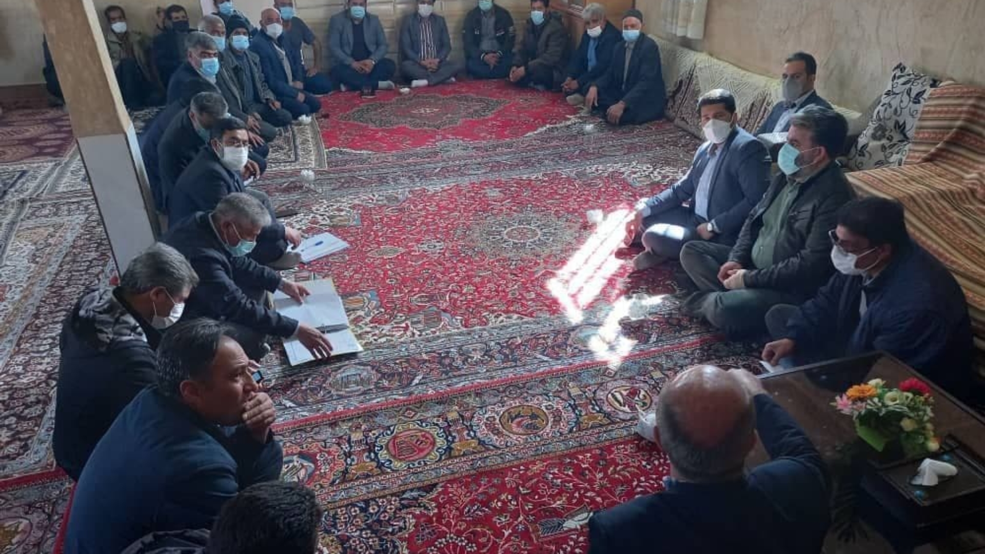 دیدار گازری سرپرست فرمانداری شهرستان خنداب با شوراها ، معتمدین و جمعی ازاهالی روستاهای ارجناوند و قشلاق زیبا