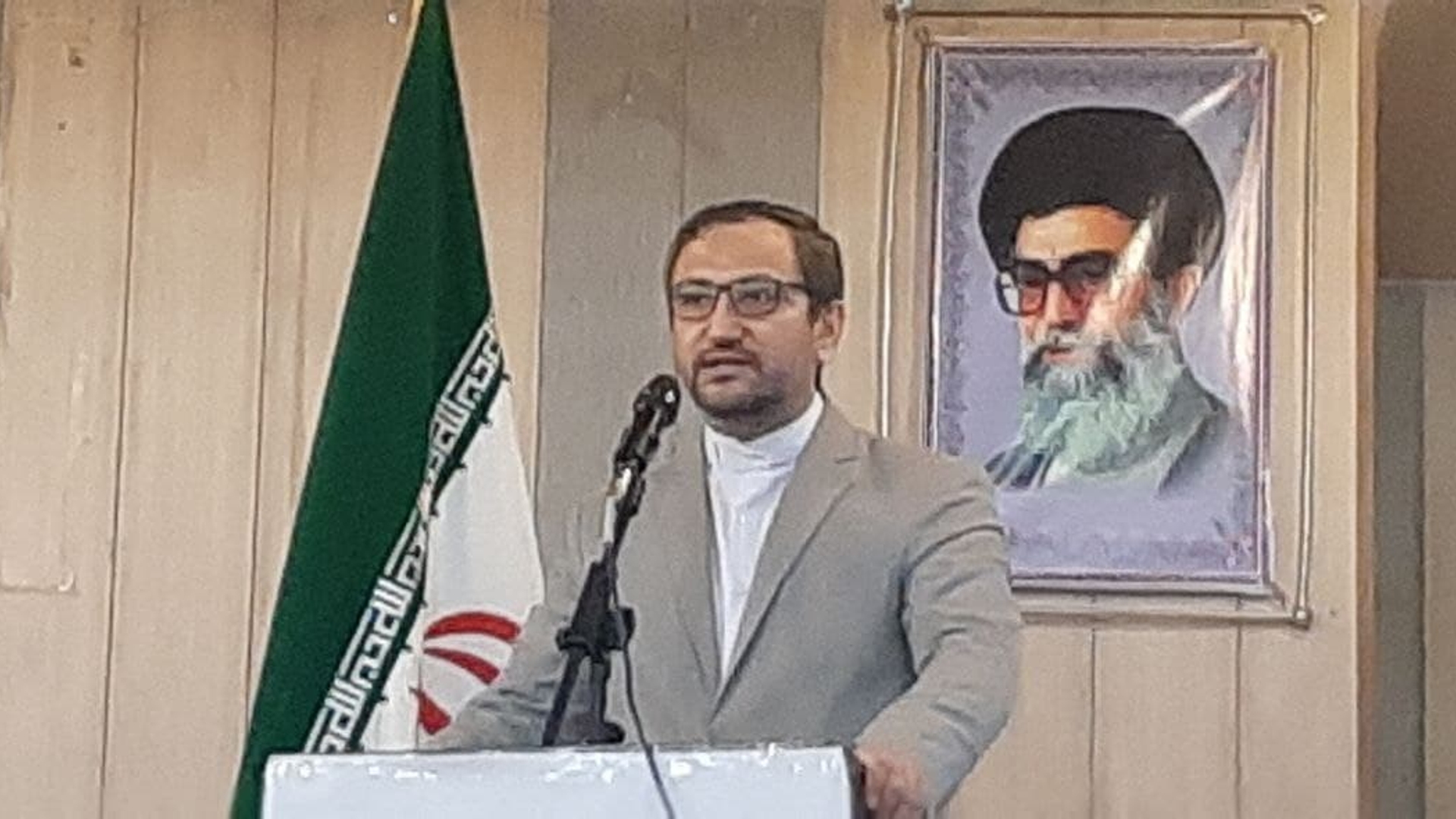 ابراهیم رستمی فرماندار شهرستان کمیجان :
پایان انتظار ۳۵ساله اهالی شریف بخش میلاجرد، عملیات اجرایی شهرک صنعتی میلاجرد آغاز خواهد شد.