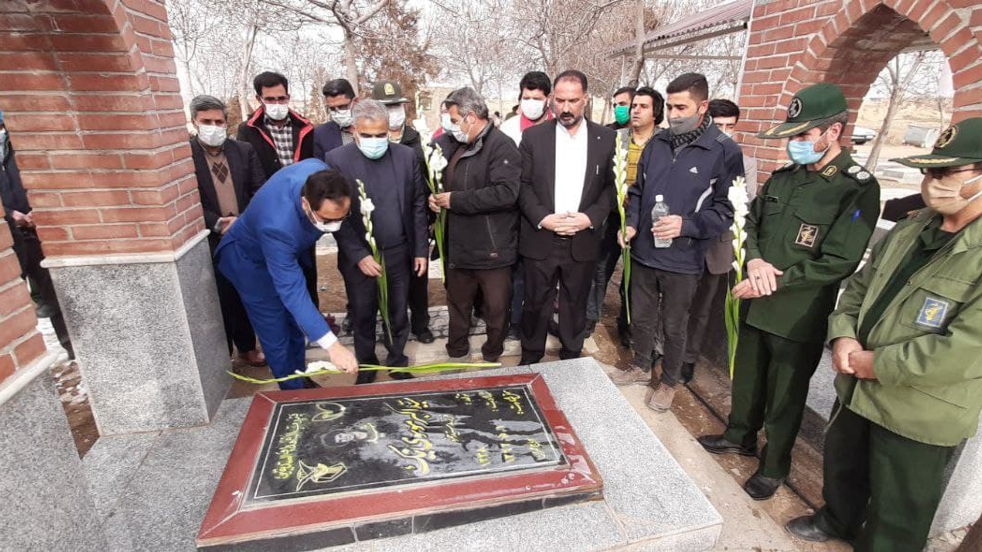 گلباران قبور مطهر شهدای شهرستان