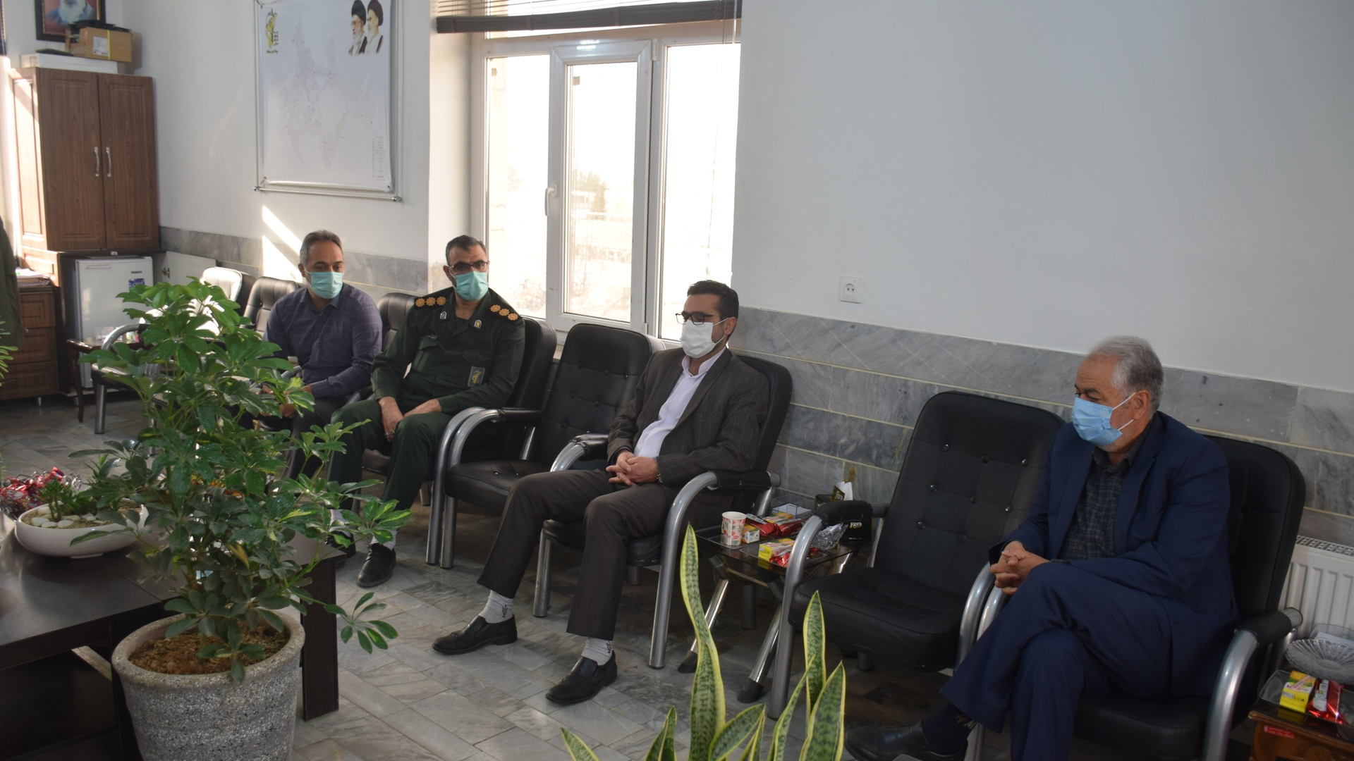 دیدار محمدرضا ناظری فرماندار شهرستان محلات با فرمانده ناحیه مقاومت بسیج محلات به مناسبت فرارسیدن ولادت امام حسین(ع) و روز پاسدار