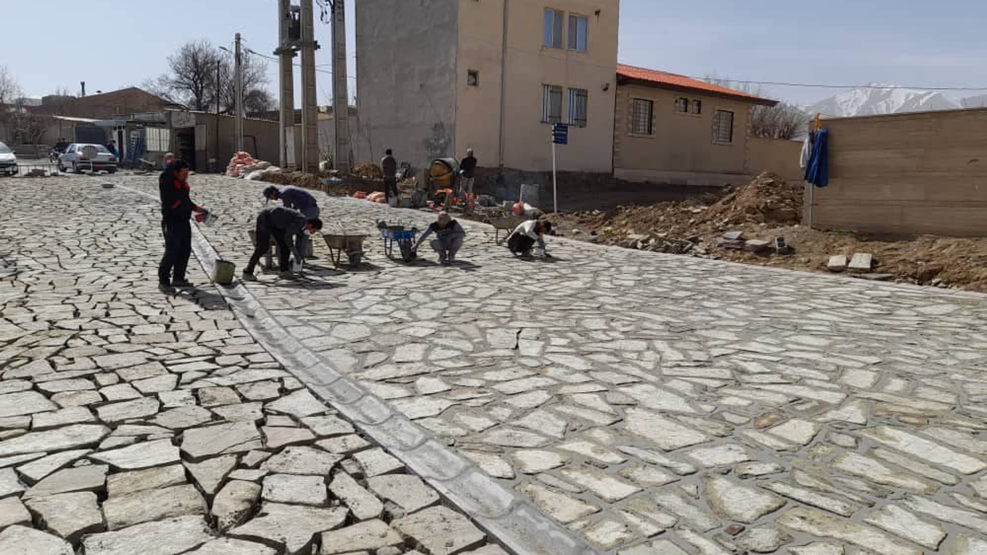 بازدید از عملیات سنگ فرش و منزل حکیم نظامی در روستای طاد