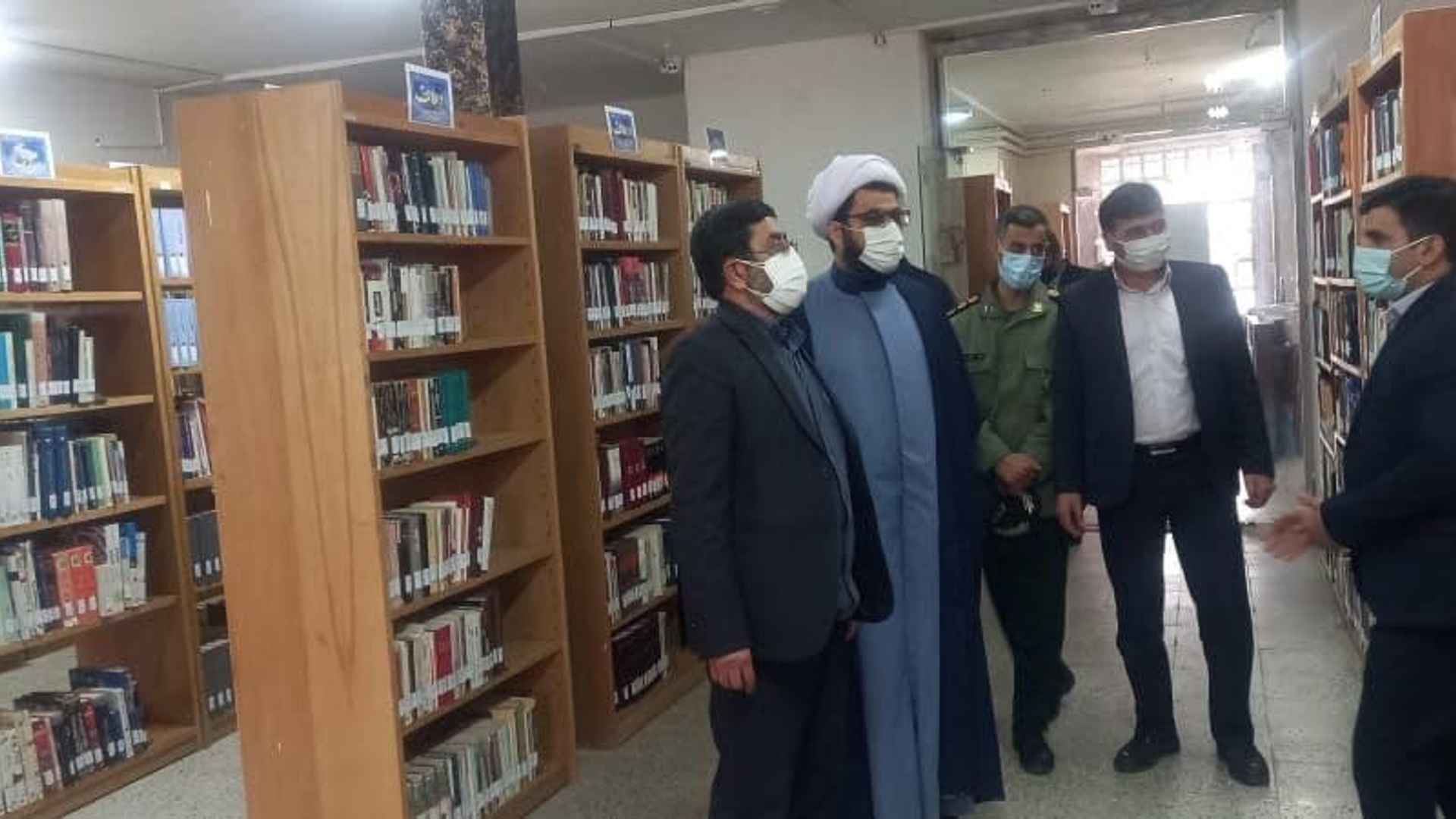 بازدید فرماندار از کتابخانه عمومی معراج خنداب