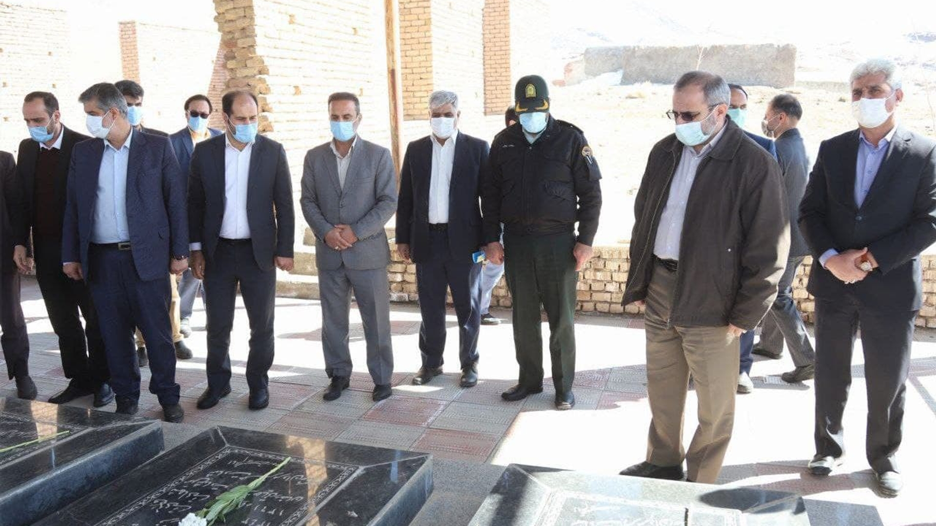 حضور مسئولین استان در گلزار مطهر شهدا در روستای قالهر شهرستان دلیجان