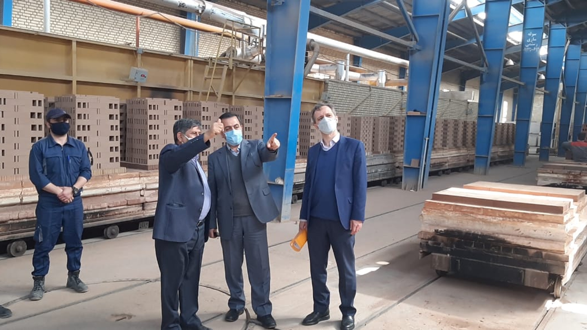 بازدید سرپرست معاونت هماهنگی امور اقتصادی از شرکت دیرگداز و بررسی مشکلات این واحد تولیدی