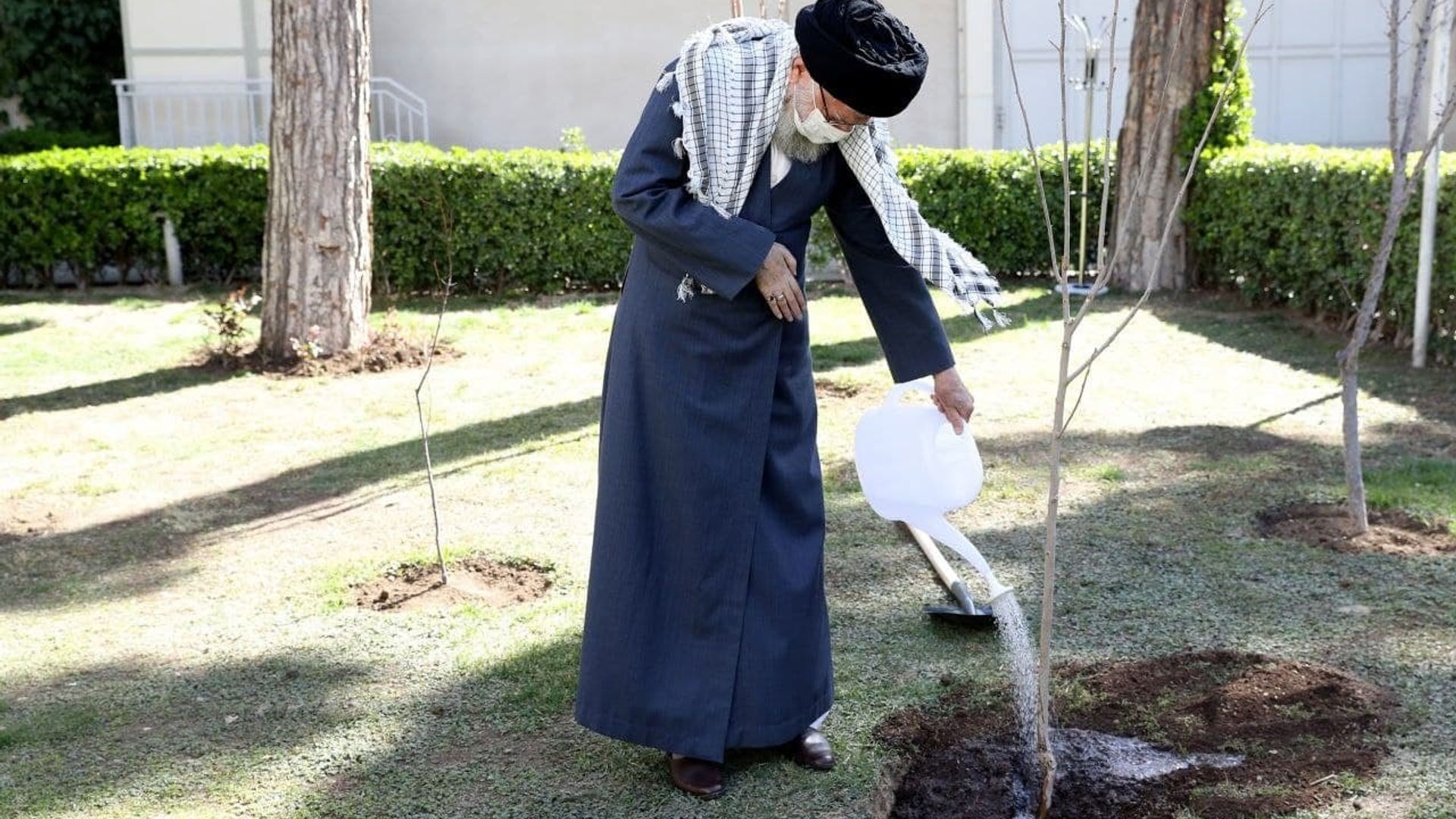 رهبر انقلاب: تخریب جنگلها برای ساخت و ساز جز در موارد اضطراری، قطعاً به ضرر ملت است