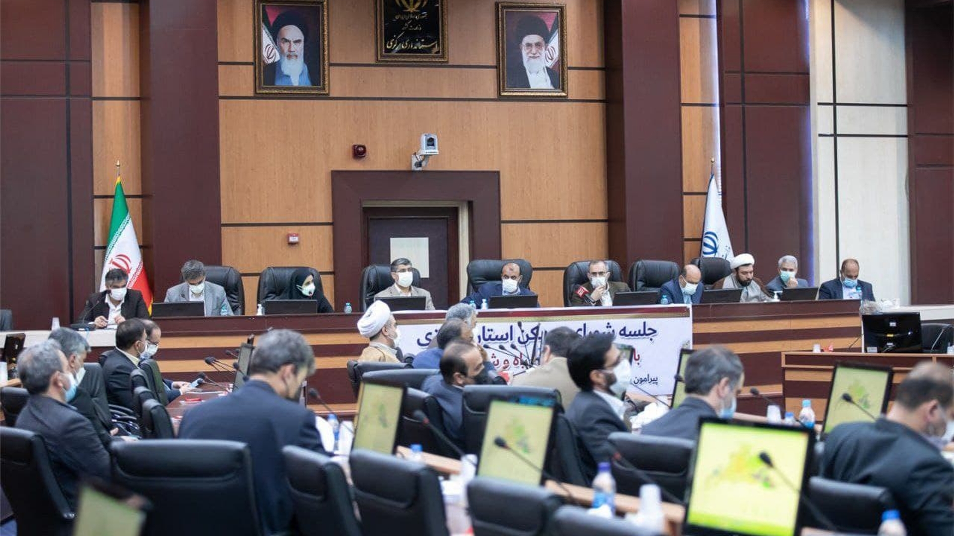 جلسه شورای مسکن استان مرکزی با حضور وزیر راه و شهرسازی