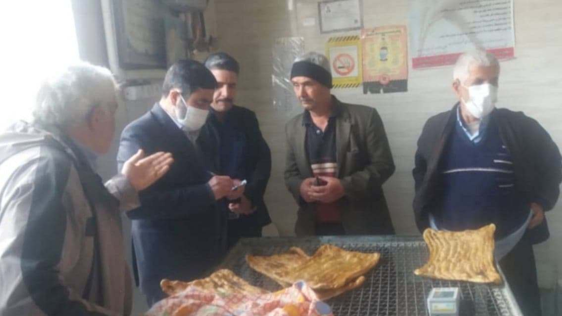 "بازدید سرزده فرماندارخنداب از واحدهای نانوایی"