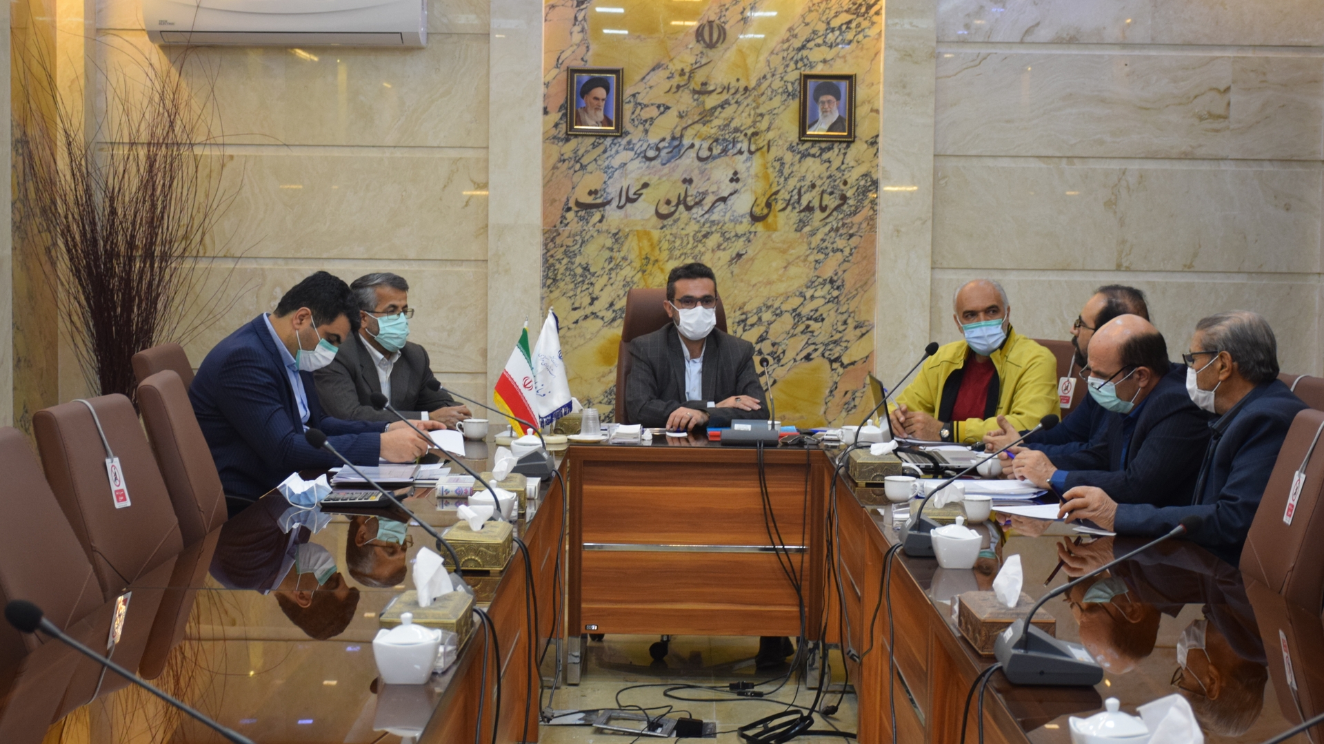 جلسه کمیته تطبیق مصوبات شوراهای اسلامی شهرهای محلات و نیم ور با قوانین و مقررات موضوعه مورخ ۲۱-۱۲-۱۴۰۰ به ریاست محمدرضا ناظری فرماندار شهرستان محلات برگزار شد.