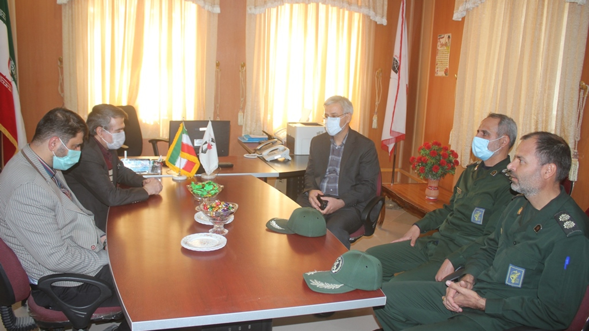 سرپرست فرمانداری خمین از اداره بنیاد شهید و امور ایثارگران شهرستان بازدید کرد