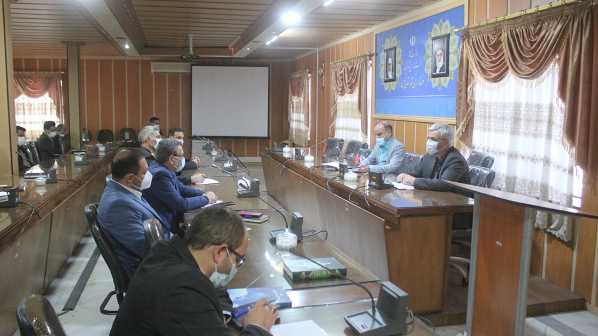 جلسه ستاد مدیریت بحران شهرستان خمین برگزار شد .