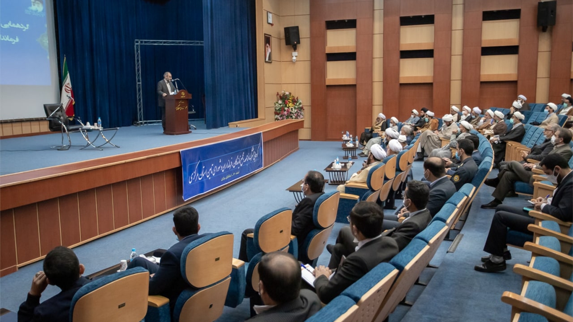 گردهمایی مشترک اعضای شورای تامین، ائمه جمعه و فرمانداران استان مرکزی با حضور نماینده ولی فقیه در استان مرکزی، استاندار مرکزی و سایر اعضا در استانداری مرکزی برگزار شد.