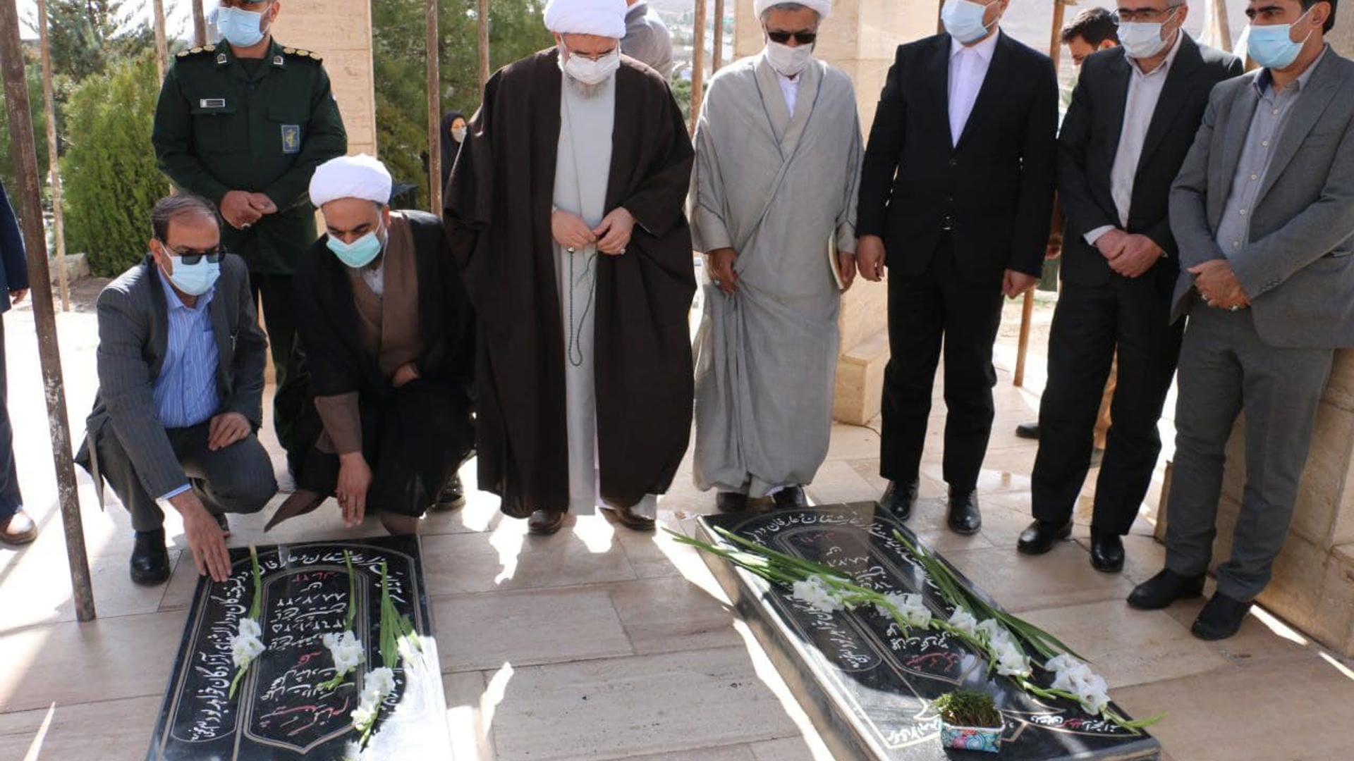 تربت شهدای گمنام تفرش غبار روبی و عطر افشانی شد