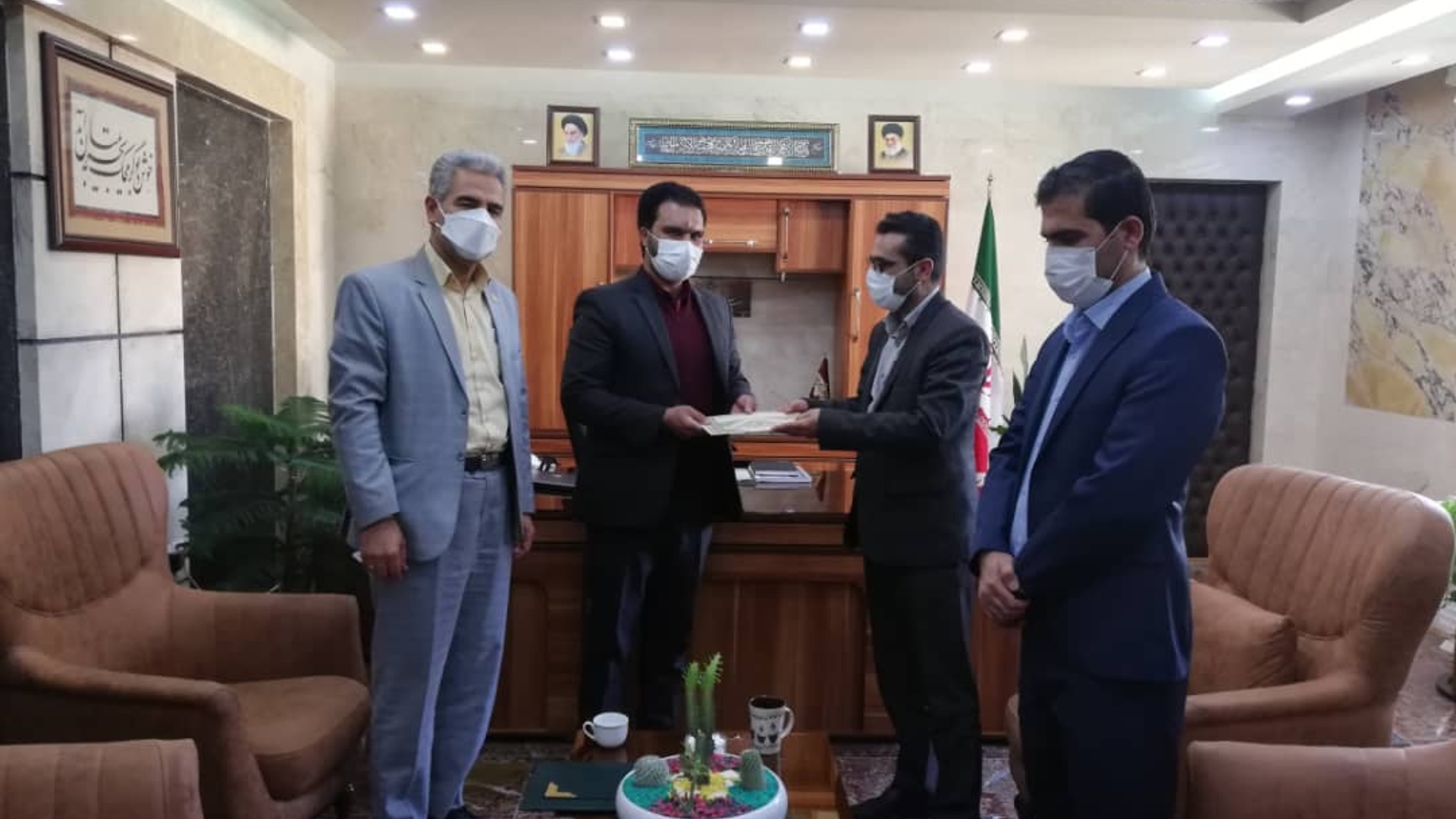 آئین تکریم و معارفه رئیس اداره راهداری و حمل و نقل جاده ای شهرستان محلات با حضور معاون اداره کل راهداری و حمل و نقل جاده ای استان مرکزی در دفتر فرماندار برگزار گردید.