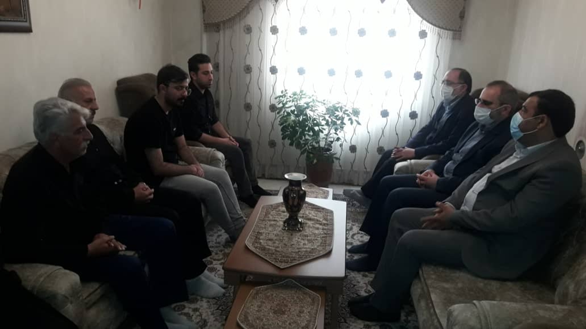 حضور در منزل مرحوم علی دستجانی « همکار تازه بازنشسته شده استانداری مرکزی»