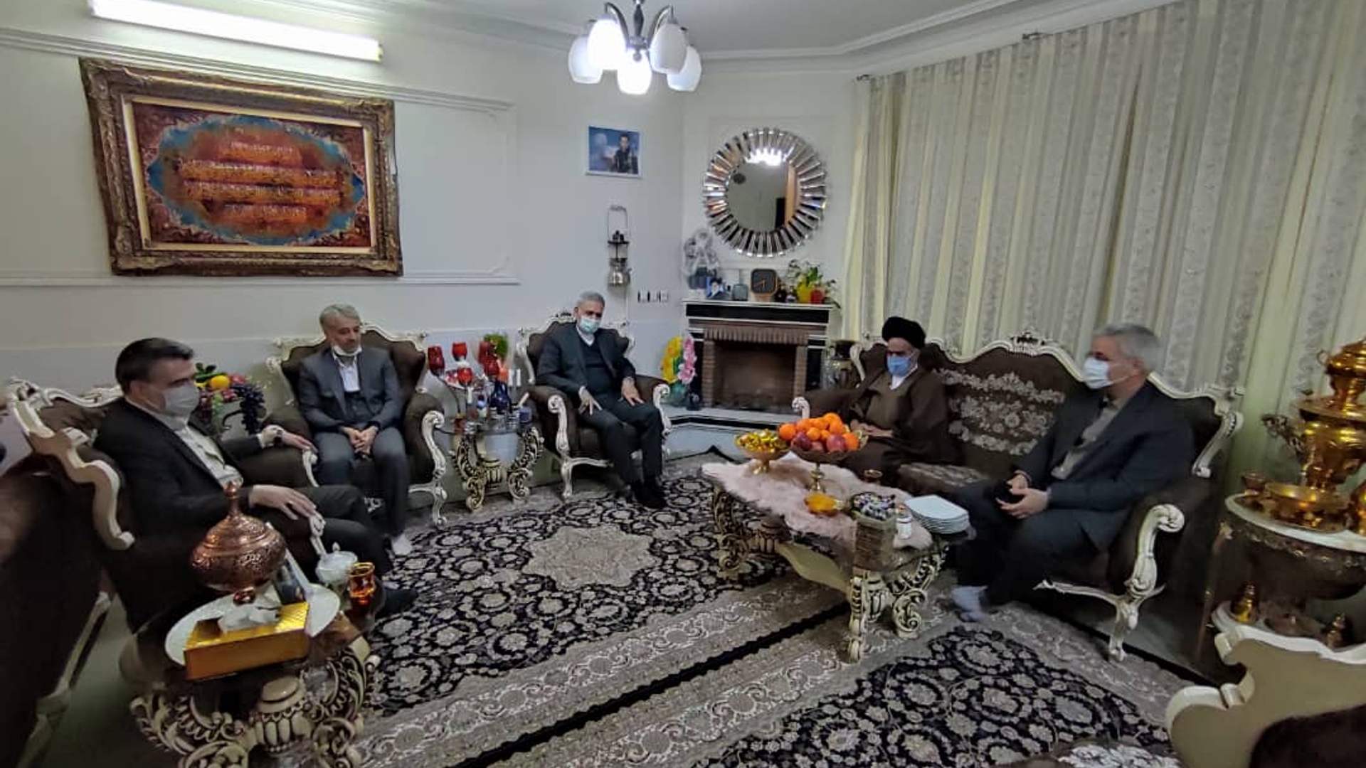 سرپرست فرمانداری ، امام جمعه و نماینده مردم خمین در مجلس با خانواده شهید مهدی رباطی دیدار کردند