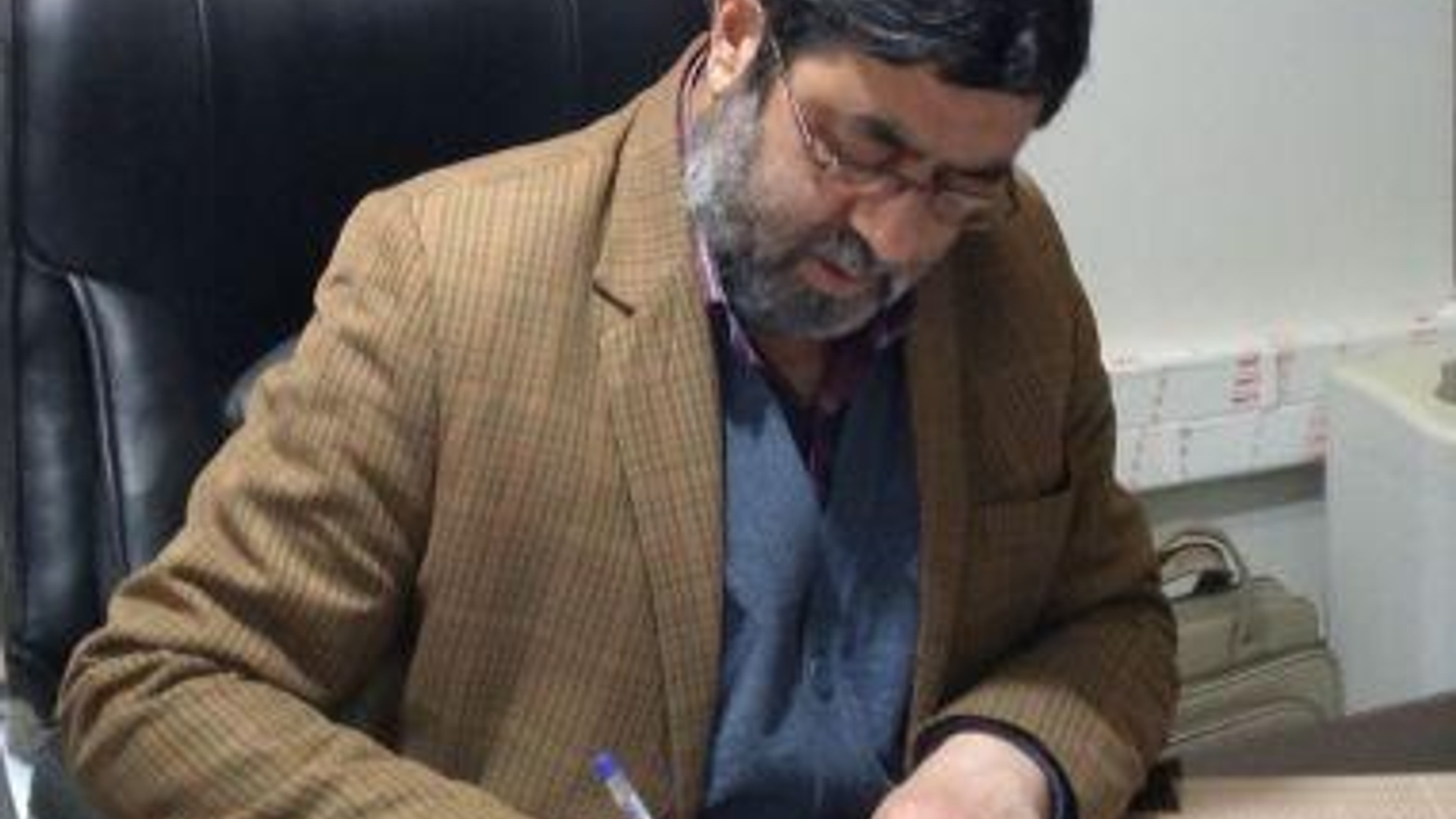 فرماندار شهرستان خنداب به مناسبت فرا رسیدن نوروز باستانی و آغاز سال ۱۴۰۱ پیام تبریکی صادر کرد.
متن پیام مجید گازری به شرح زیر است: