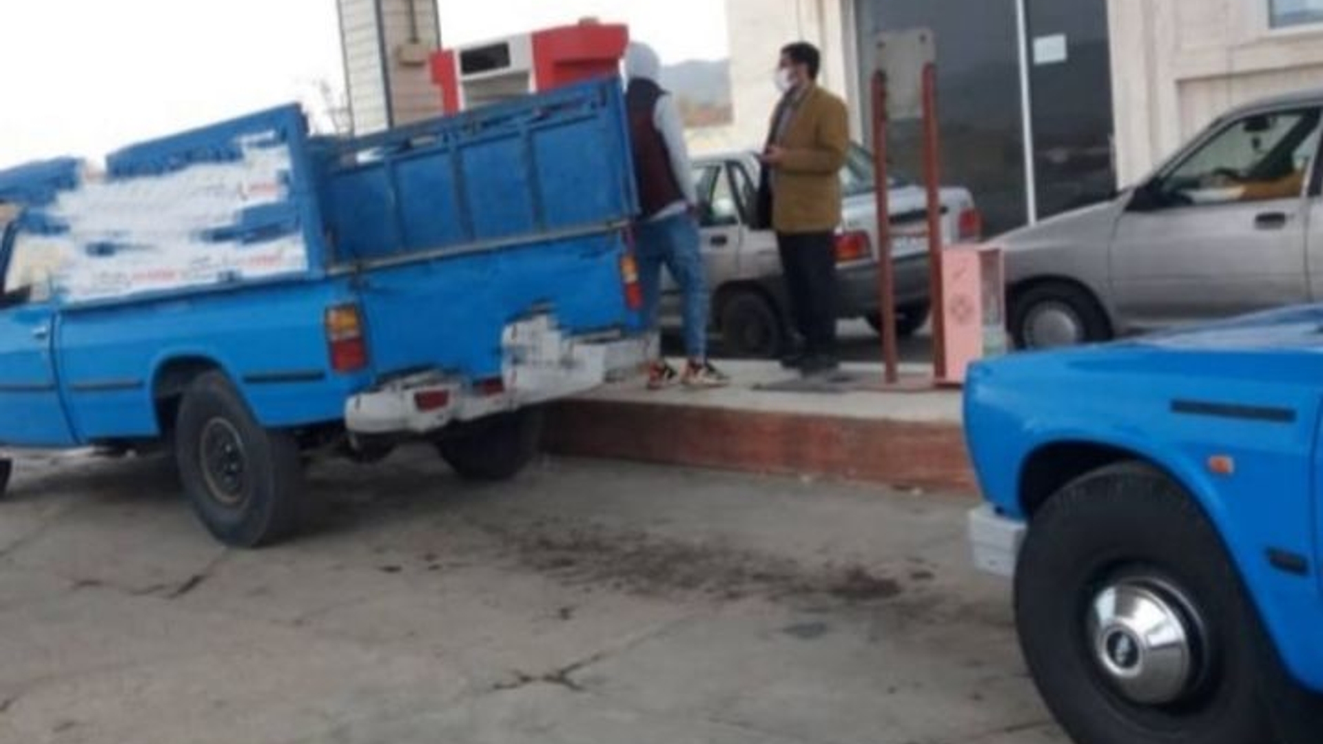 بازدید فرماندار از جایگاه پمپ بنزین مرکز شهرستان خنداب