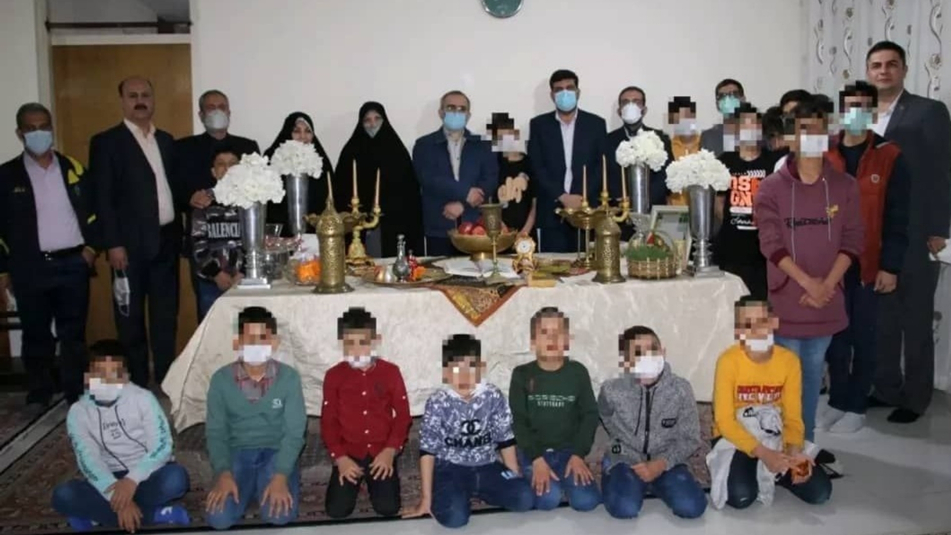 حضور دکتر مخلص الائمه استاندار مرکزی، مهندس هادی فرماندار شهرستان اراک ، زیدوند سرپرست بهزیستی استان مرکزی در لحظه تحویل سال ۱۴۰۱ بین فرزندان بهزیستی